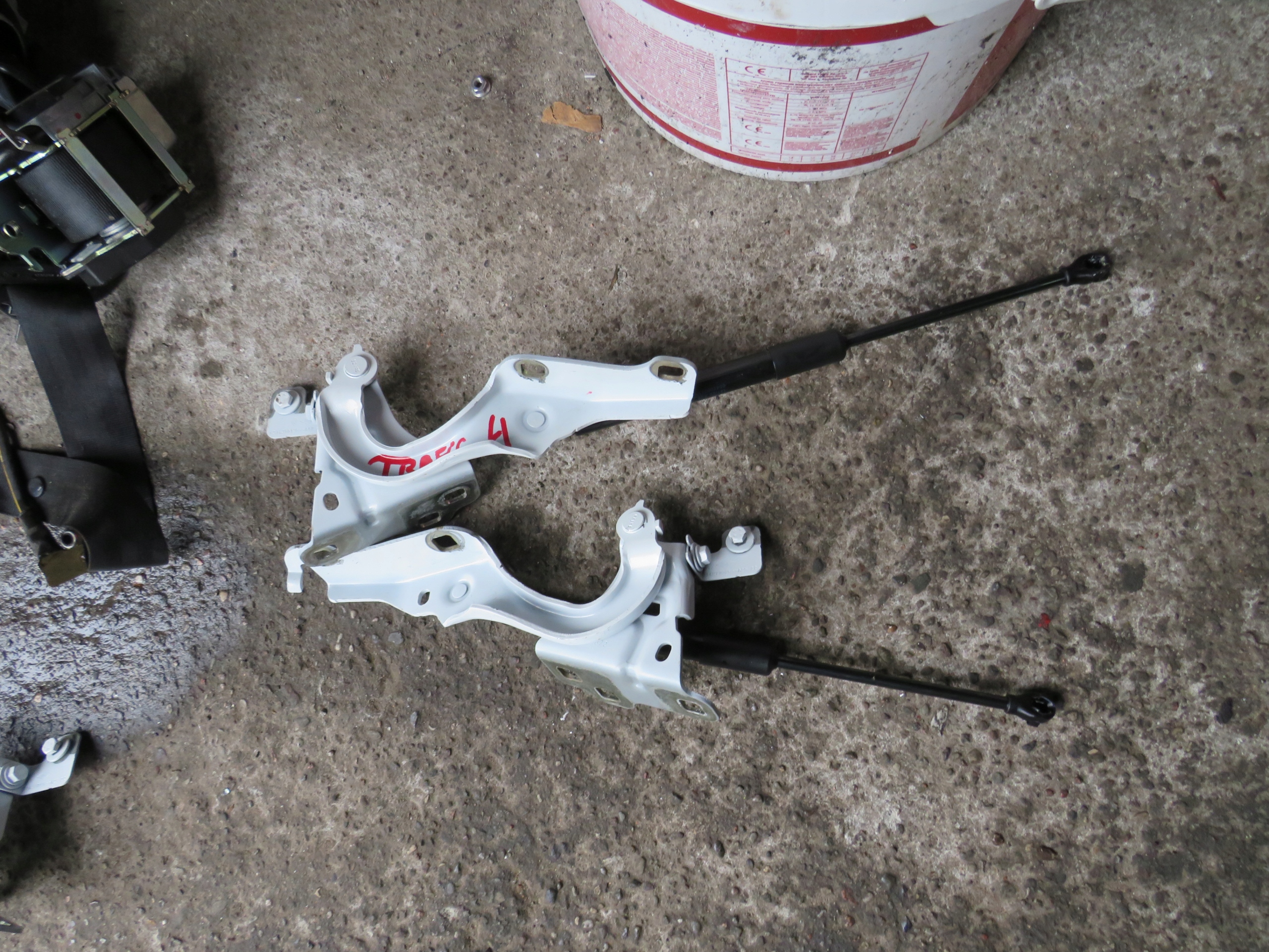 ПЕТЛИ КАПОТА RENAULT TRAFIC 4 IV PRIMASTAR