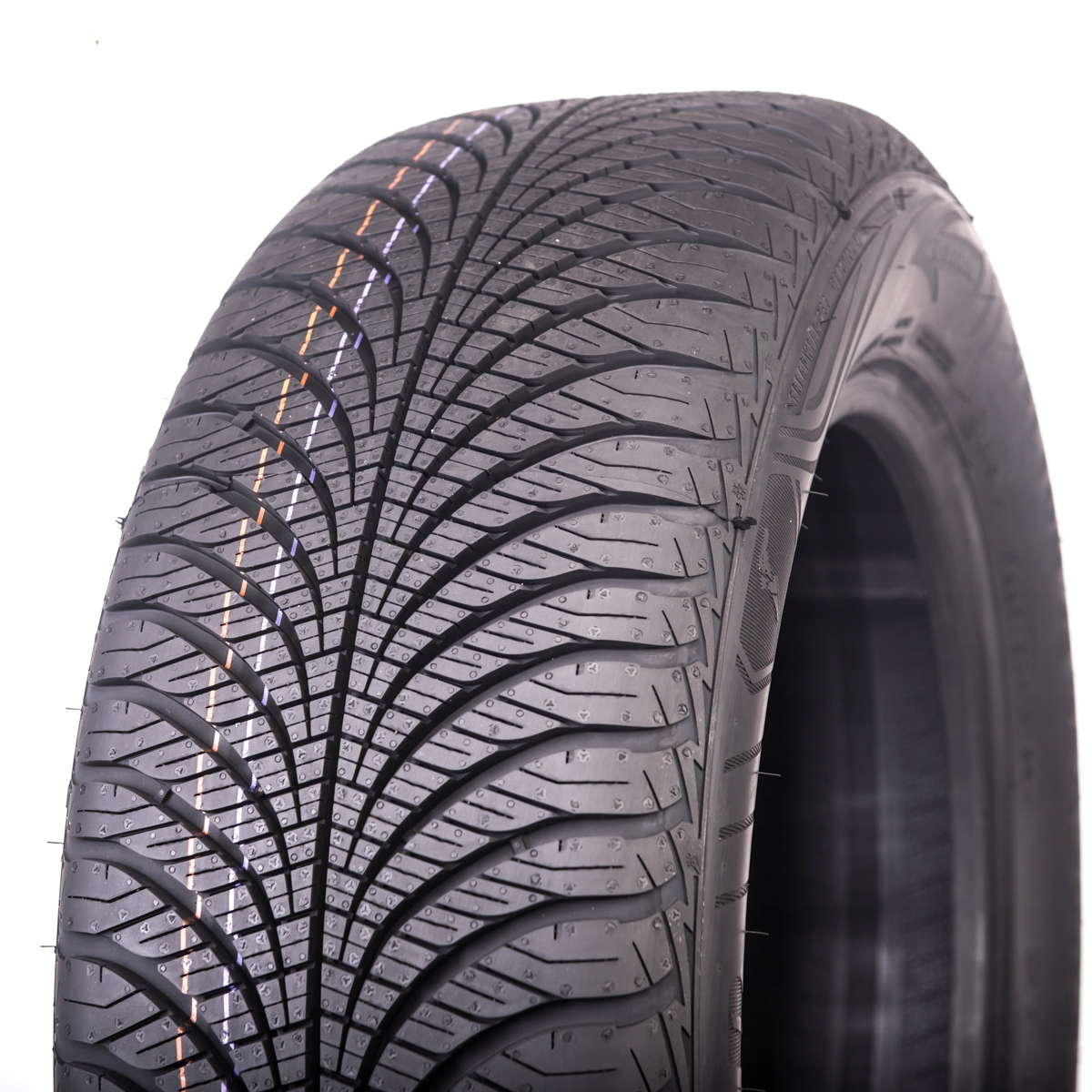 4X шины 235 / 55R18 Goodyear VECTOR 4S G2 SUV