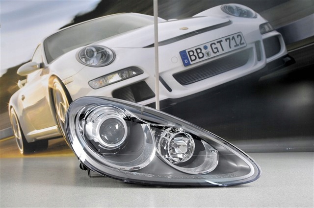Porsche 958.1 Cayenne Reflektor xenonowy PRAWY