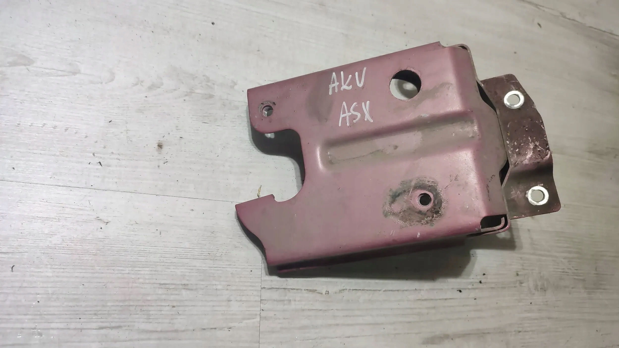 Mitsubishi ASX 18r. 1.6DiD držač akumulatora držač