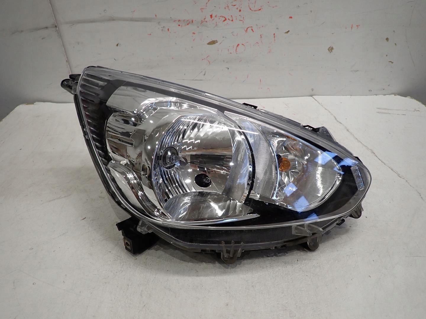 light front right MITSUBISHI SPACE STAR II 2013