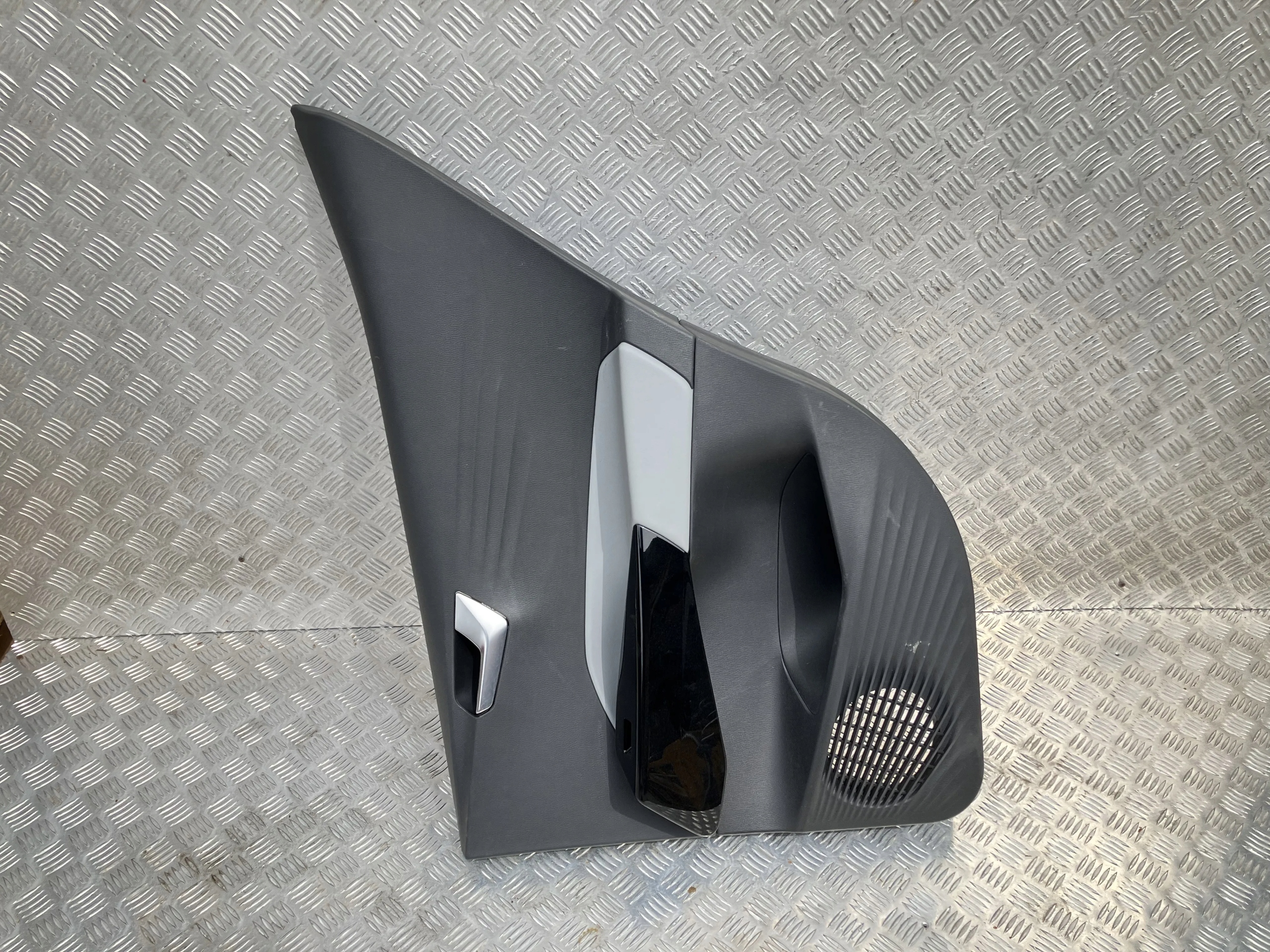 BOCZEK DRZWI TYŁ PRAWY VW ID.3 ID 3