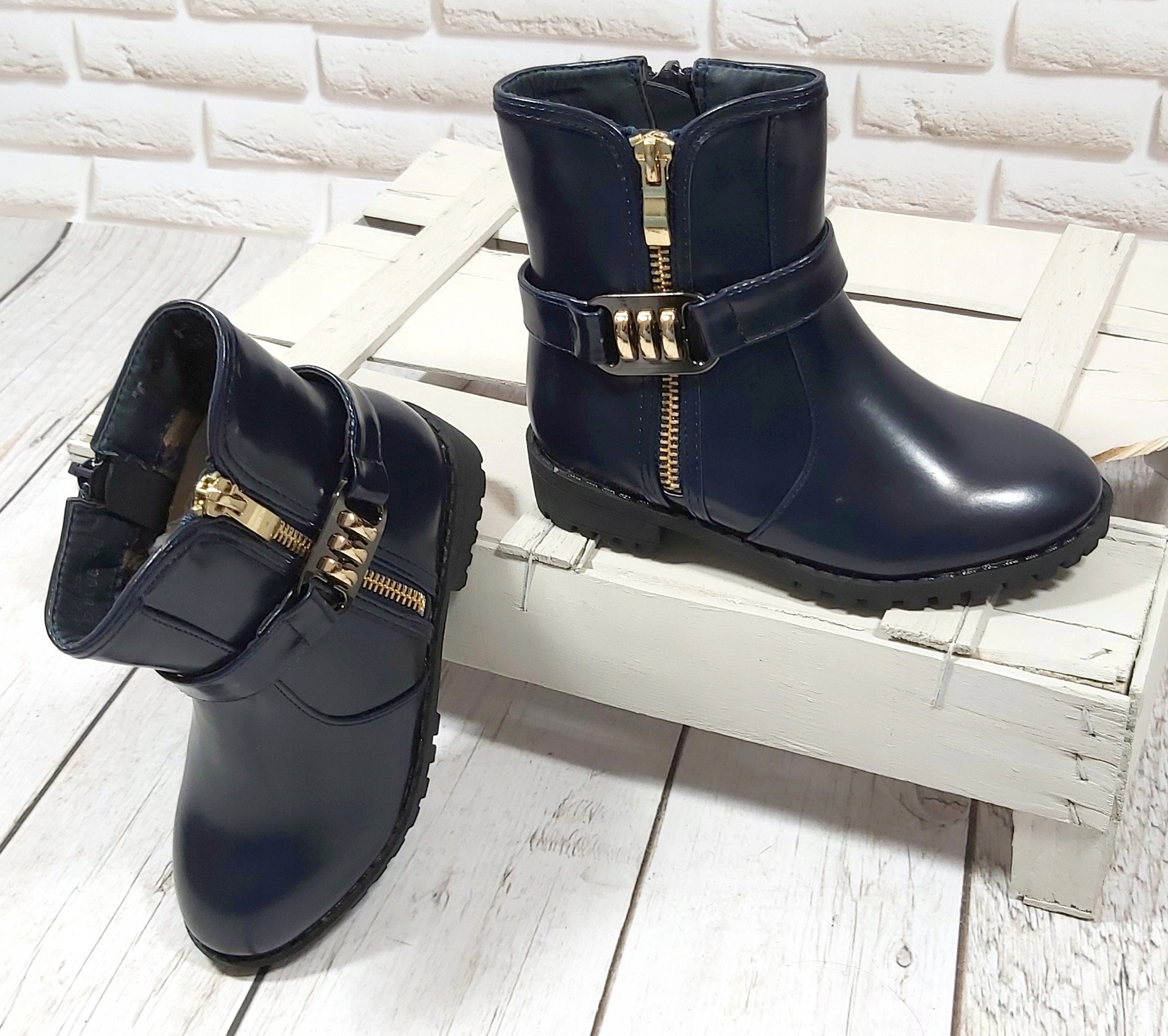 BOTKI KOZAKI DZIEWCZĘCE Z SUWAKIEM OCIEPLANE 26 Materiał skóra ekologiczna