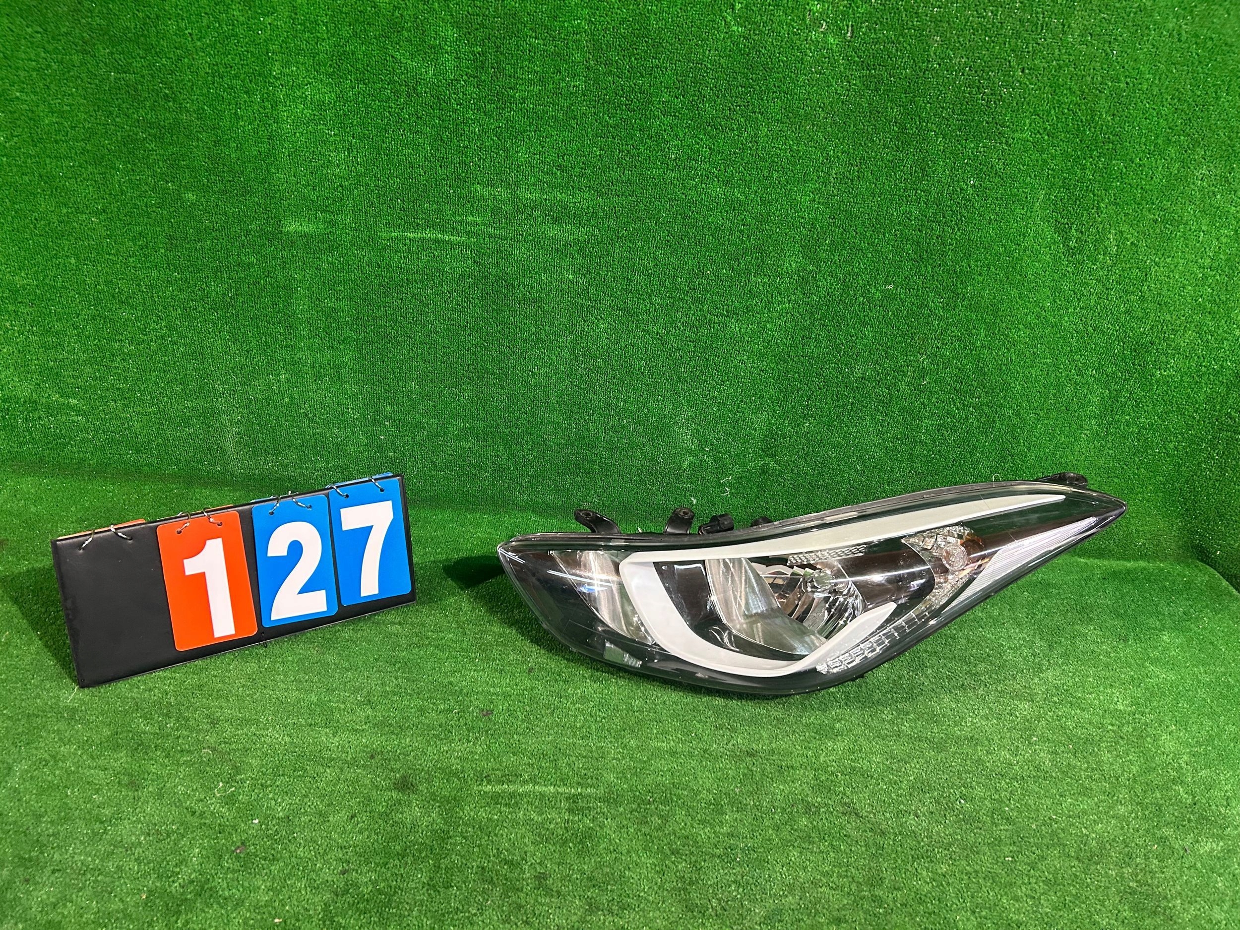 REFLEKTOR left HYUNDAI ELANTRA V 10- nr:127