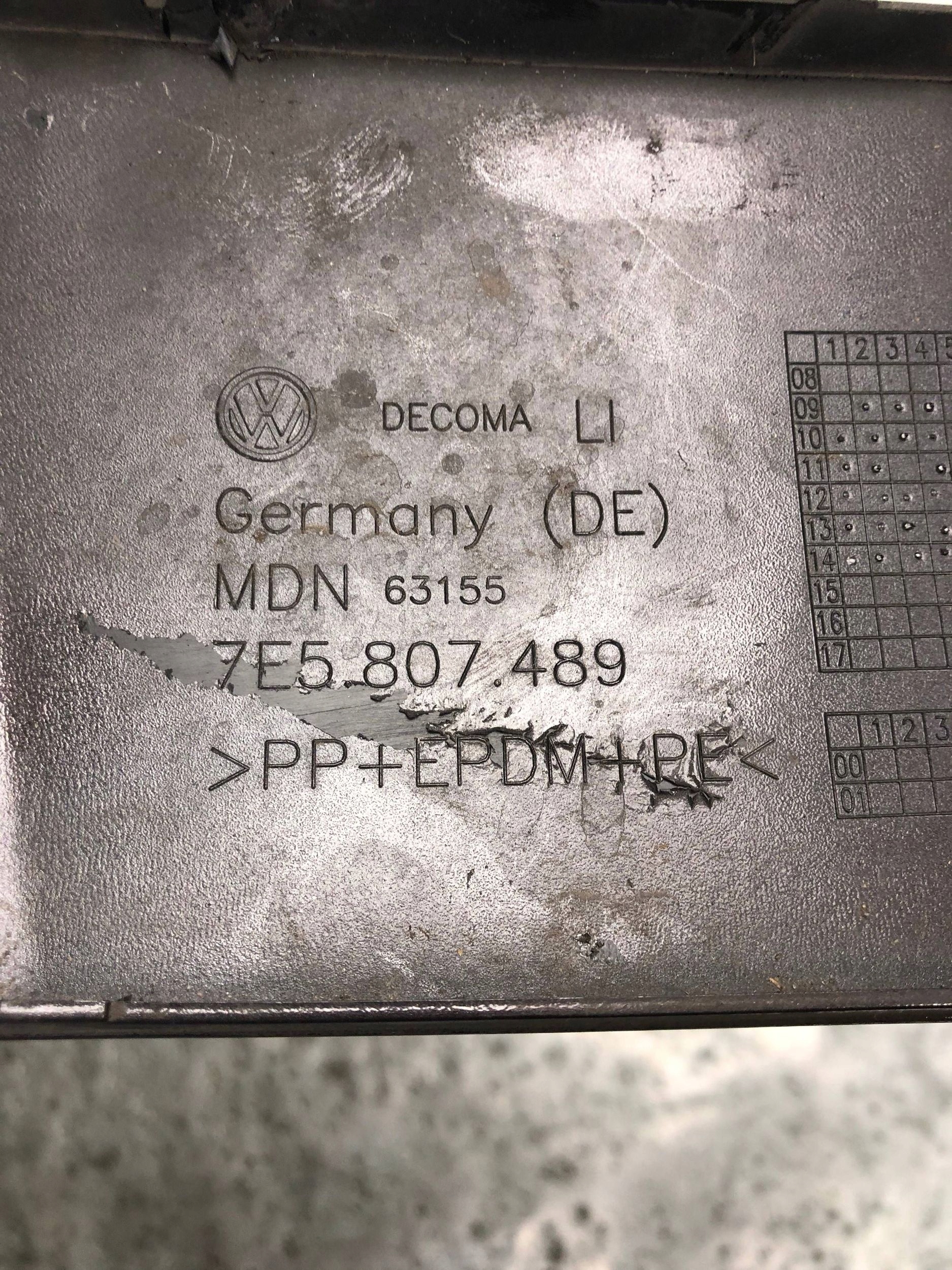 grid of a bumper left front VW T5 LIFT 7E5807489