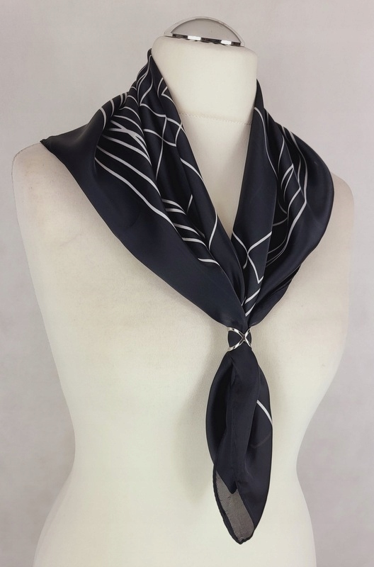 Ozdobna klamra KLIPS PIERŚCIEŃ DO APASZKI SZALA kolor srebrny Kolor srebrny