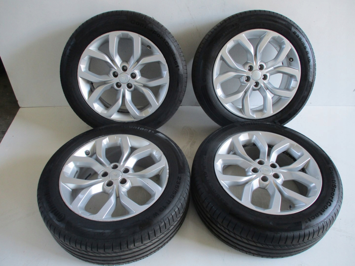 wheels discs tyres Land Rover Discovery Sport R19