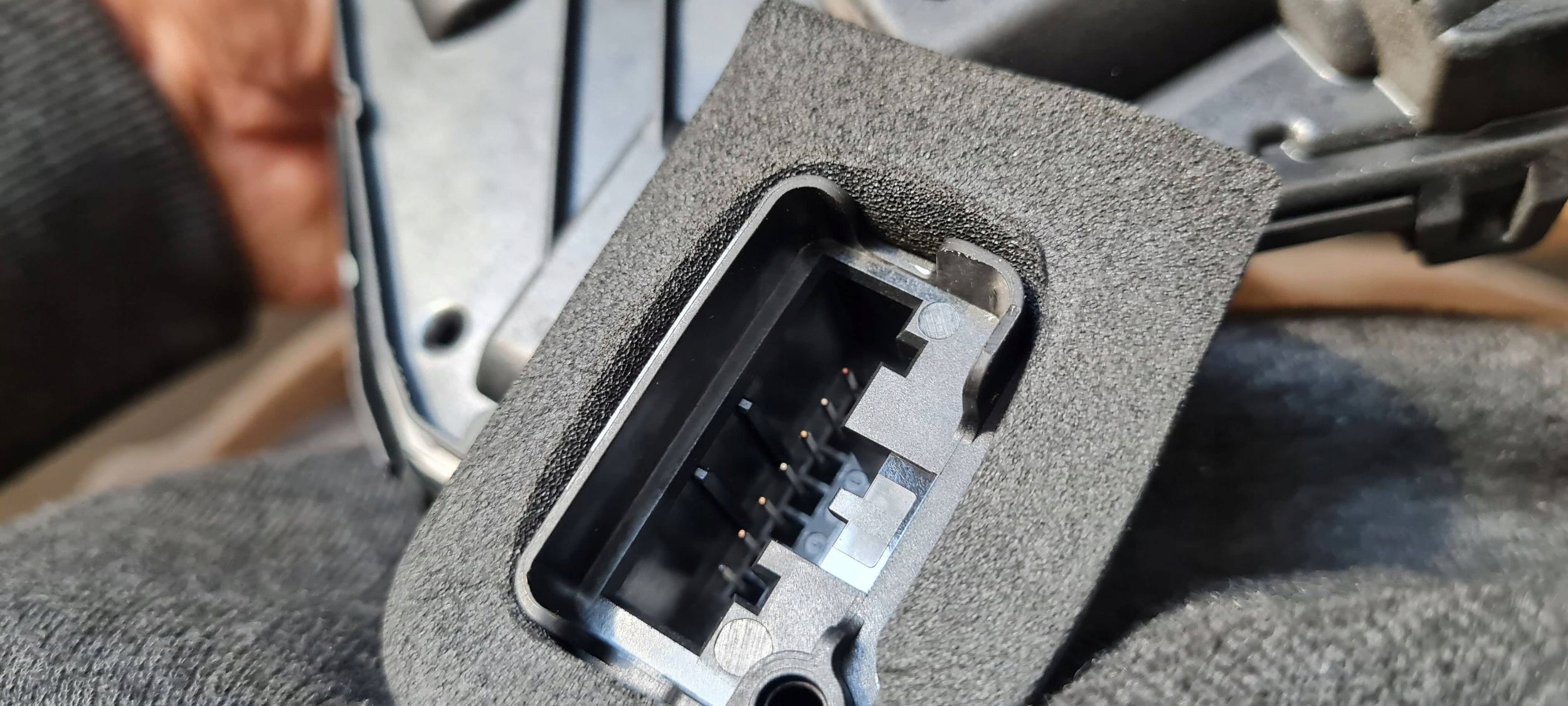 Q3 83A lock door right front front 5TB837016C VW AUDI