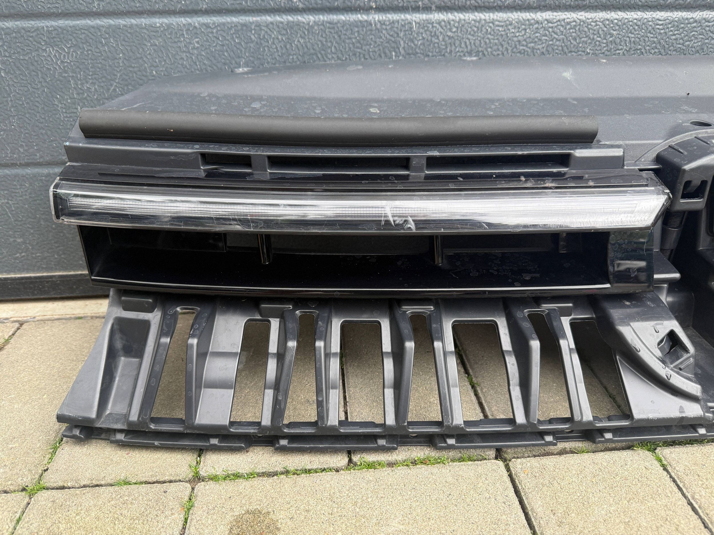 Vw Passat B9 23- maska předek přední