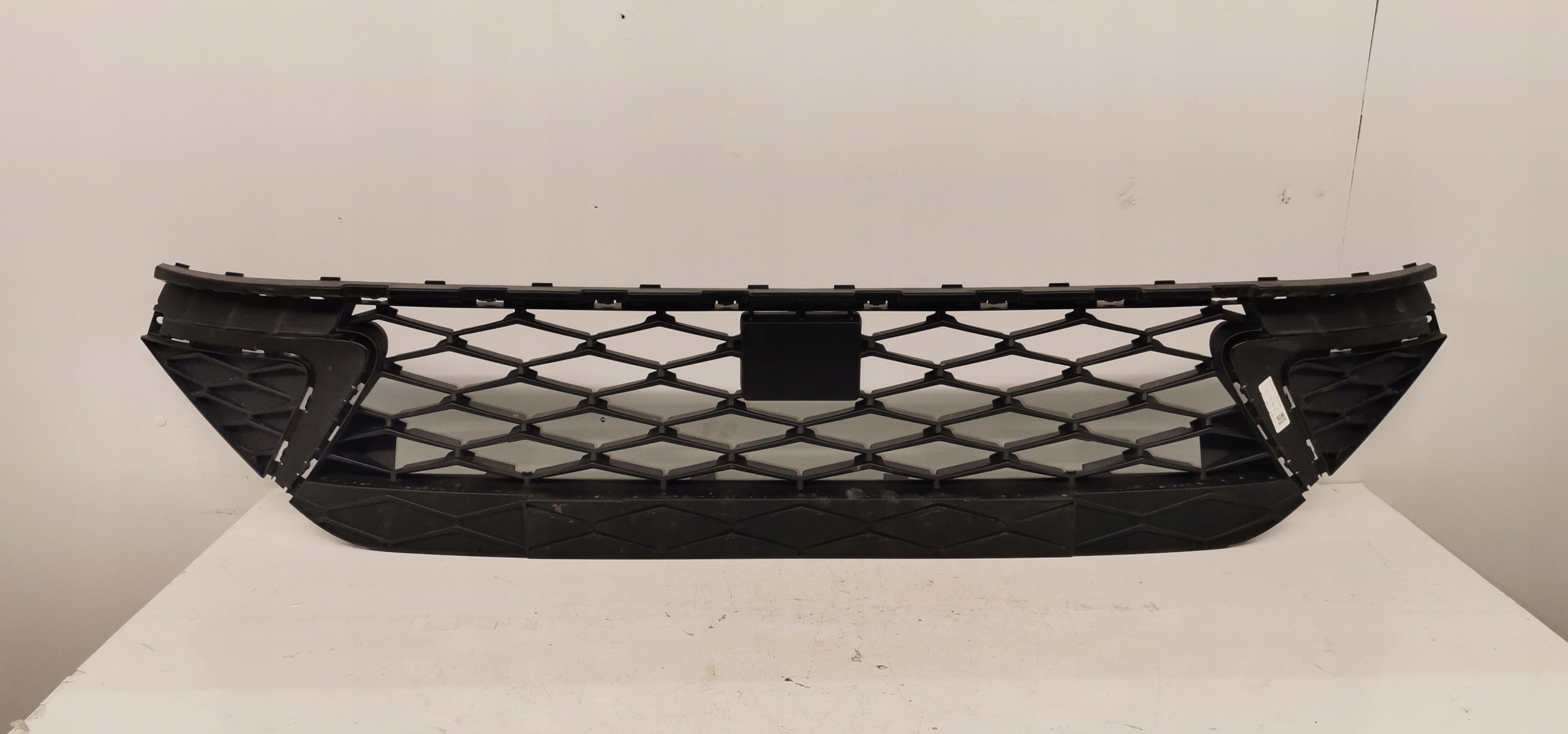6F9853667J - SEAT ARONA FR LIFT 2022-ЦЕНТРАЛЬНАЯ РЕШЕТКА БАМПЕРА
