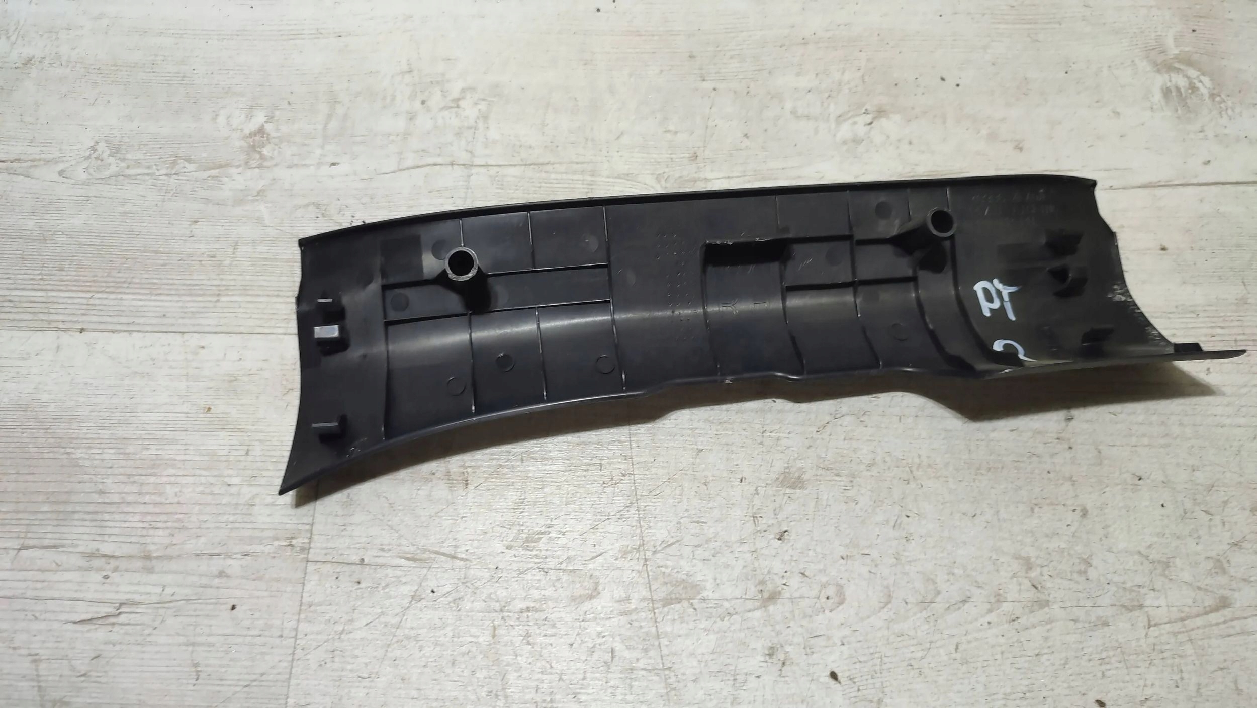 Nissan Qashqai 16r 1.5dci rear part side right moulding threshold cap