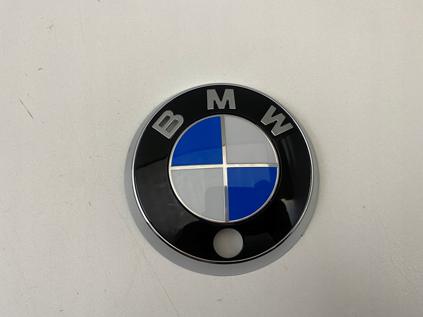 BMW M4 G82 ZNACZEK LOGO EMBLEMAT TYŁ POD KAMERE 744139 za 190 zł z Góra ...