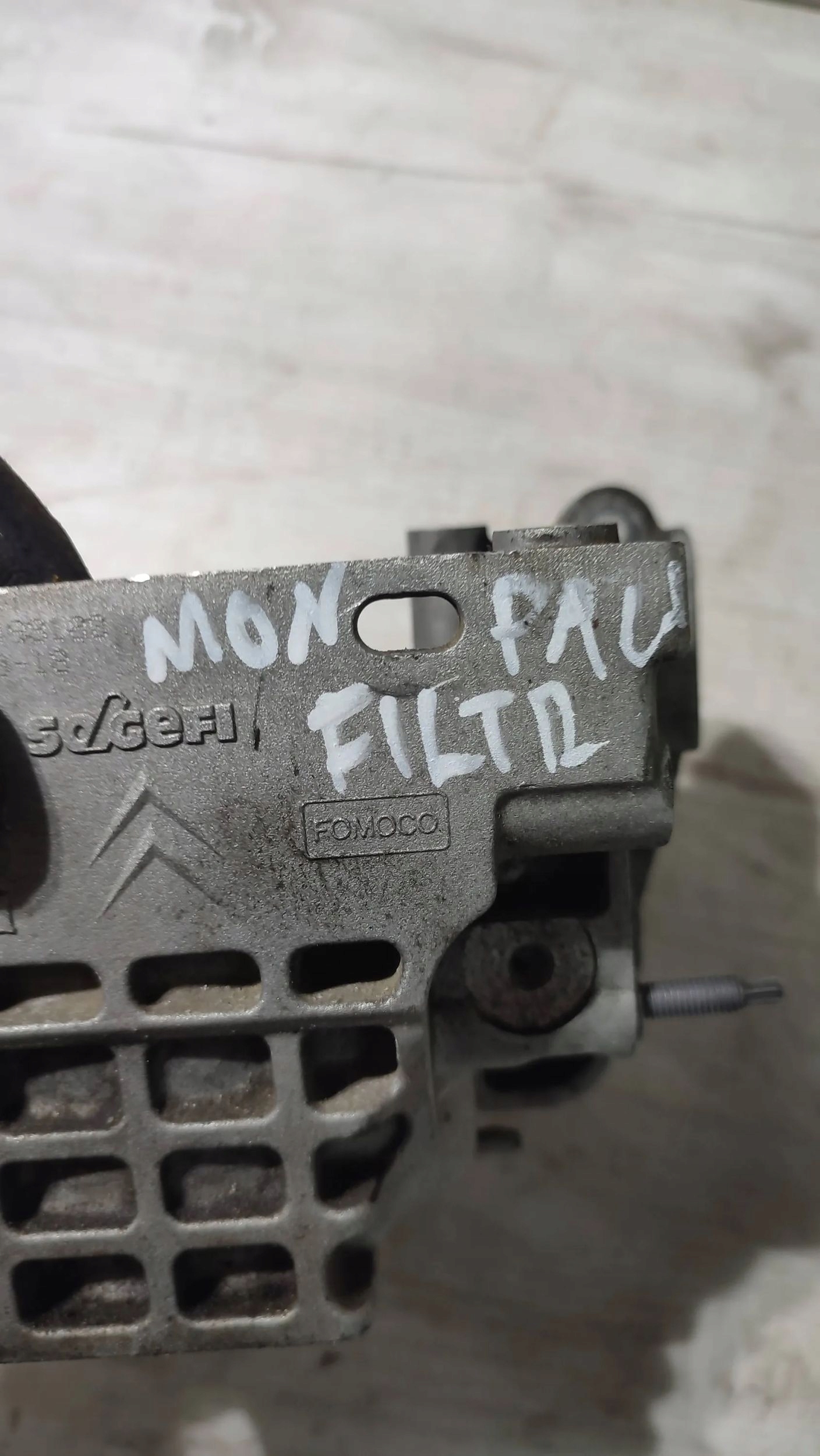 Ford Mondeo MK5 16r 2.0TDCi držač filtera goriva