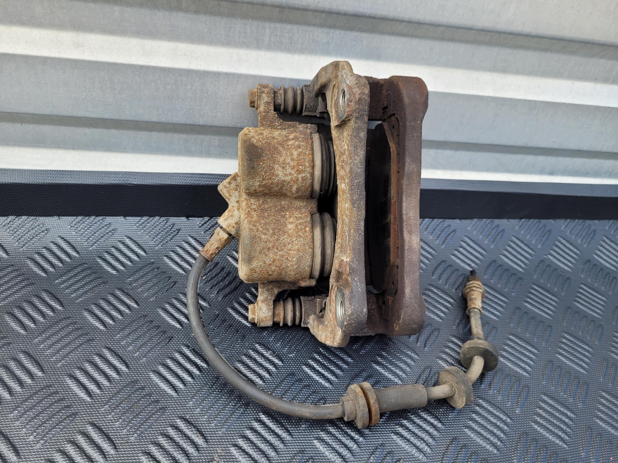 caliper front front left JEEP CHEROKEE KL 2.0 CRD MTJ MULTIJET