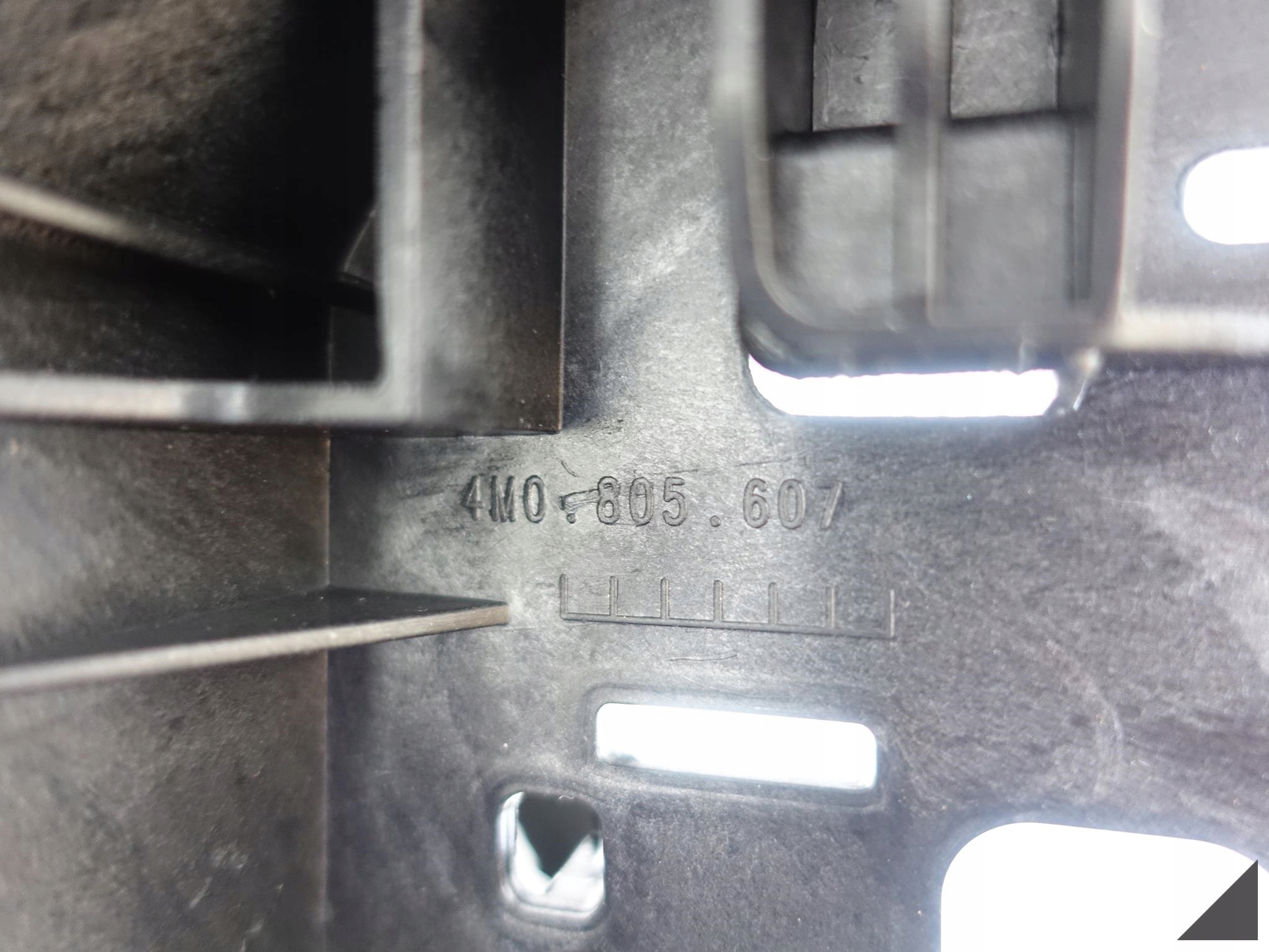 AUDI Q7 SQ7 4M0 15-19 support lights left new