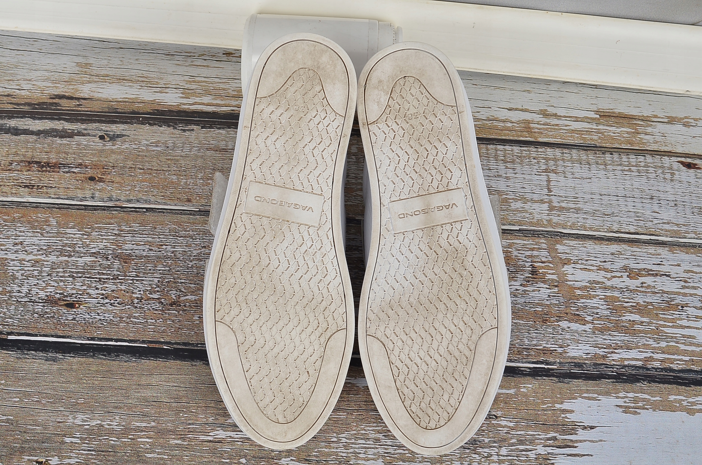 SNEKERSY VAGABOND SKÓRA NATURALNA R 38 Długość wkładki 24 cm