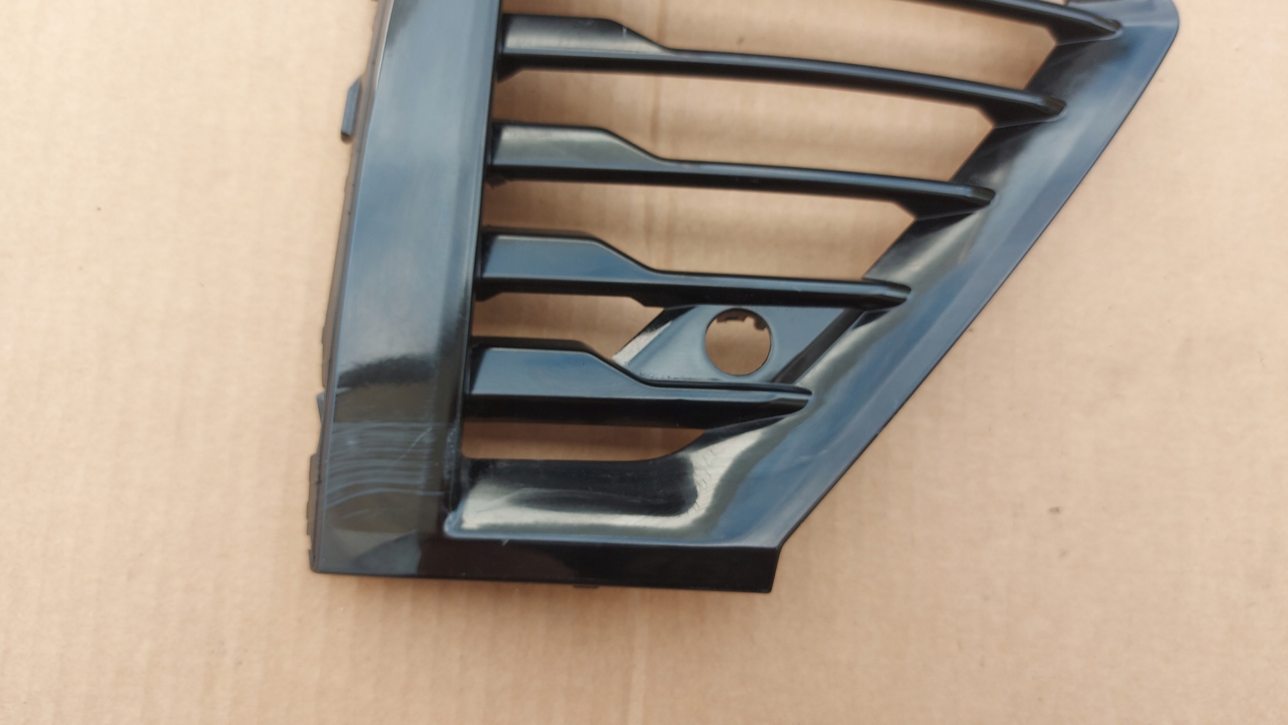 grid spoiler of a bumper right right front front VOLVO XC60 II R-design