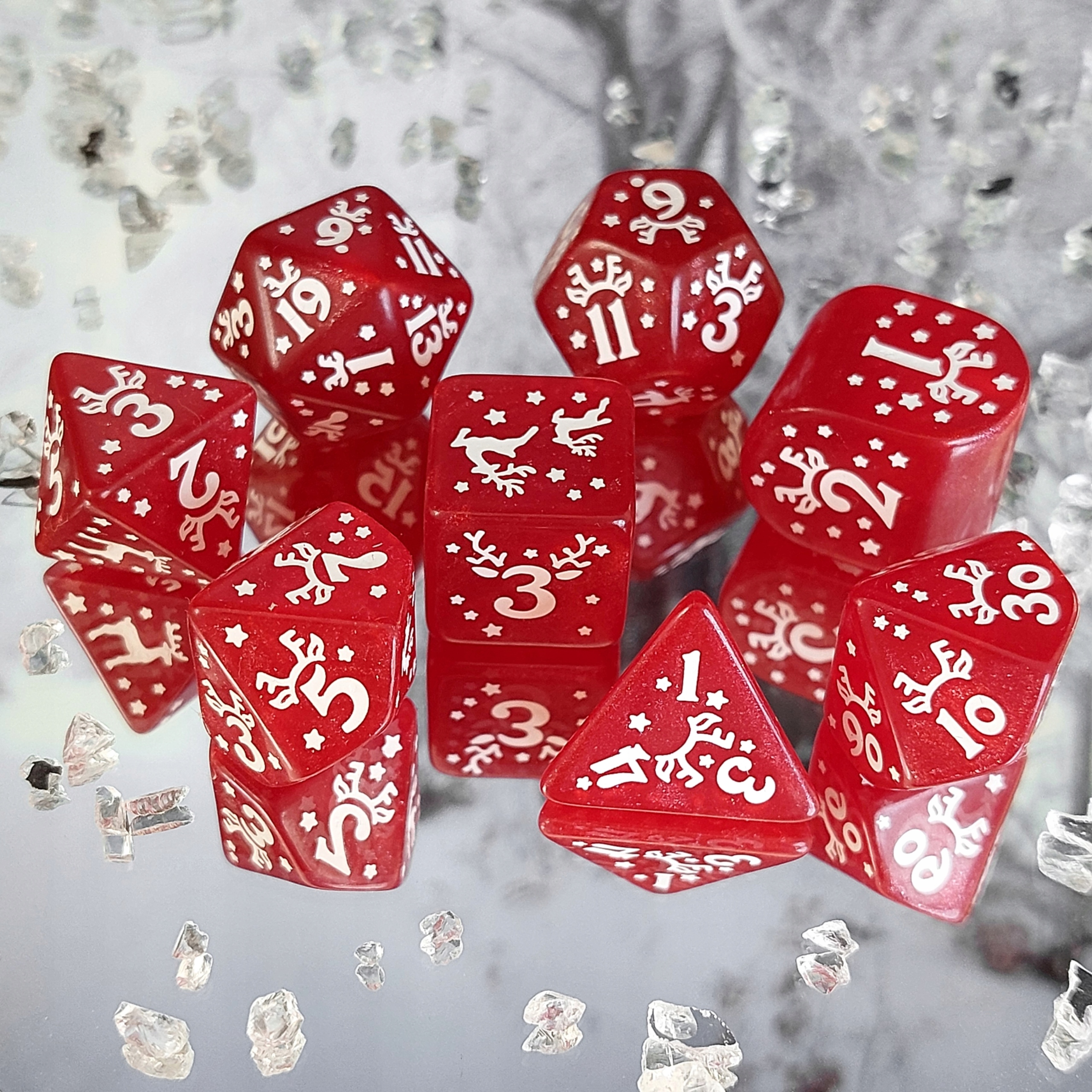 ZESTAW 8 CZERWONYCH ŚWIĄTECZNYCH KOŚCI KOSTEK RPG Producent Q-workshop