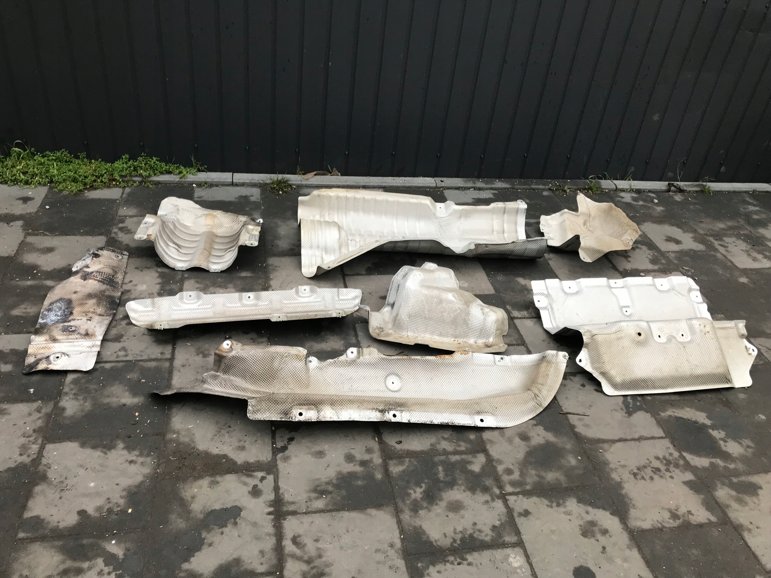 Тепловой щит выхлопа BMW G20 G21 7340982