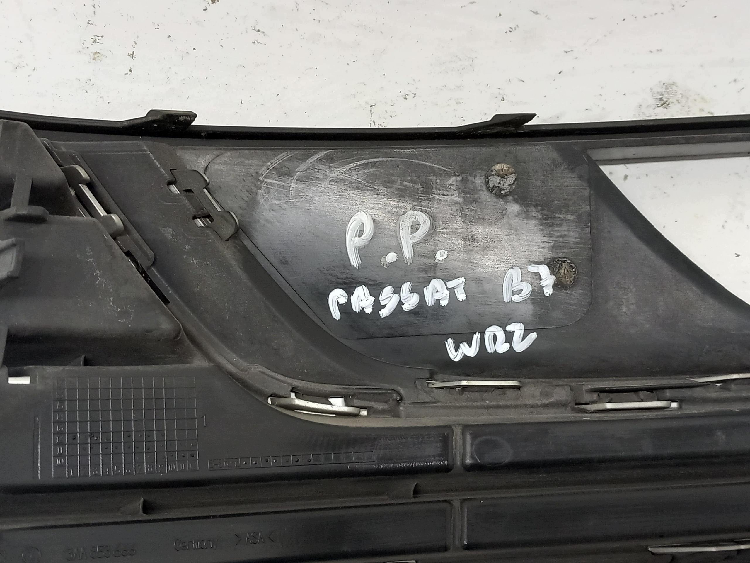 VW PASSAT B7 mřížka maska nárazníku pravý předek mlhovky 3AA853666 OEM