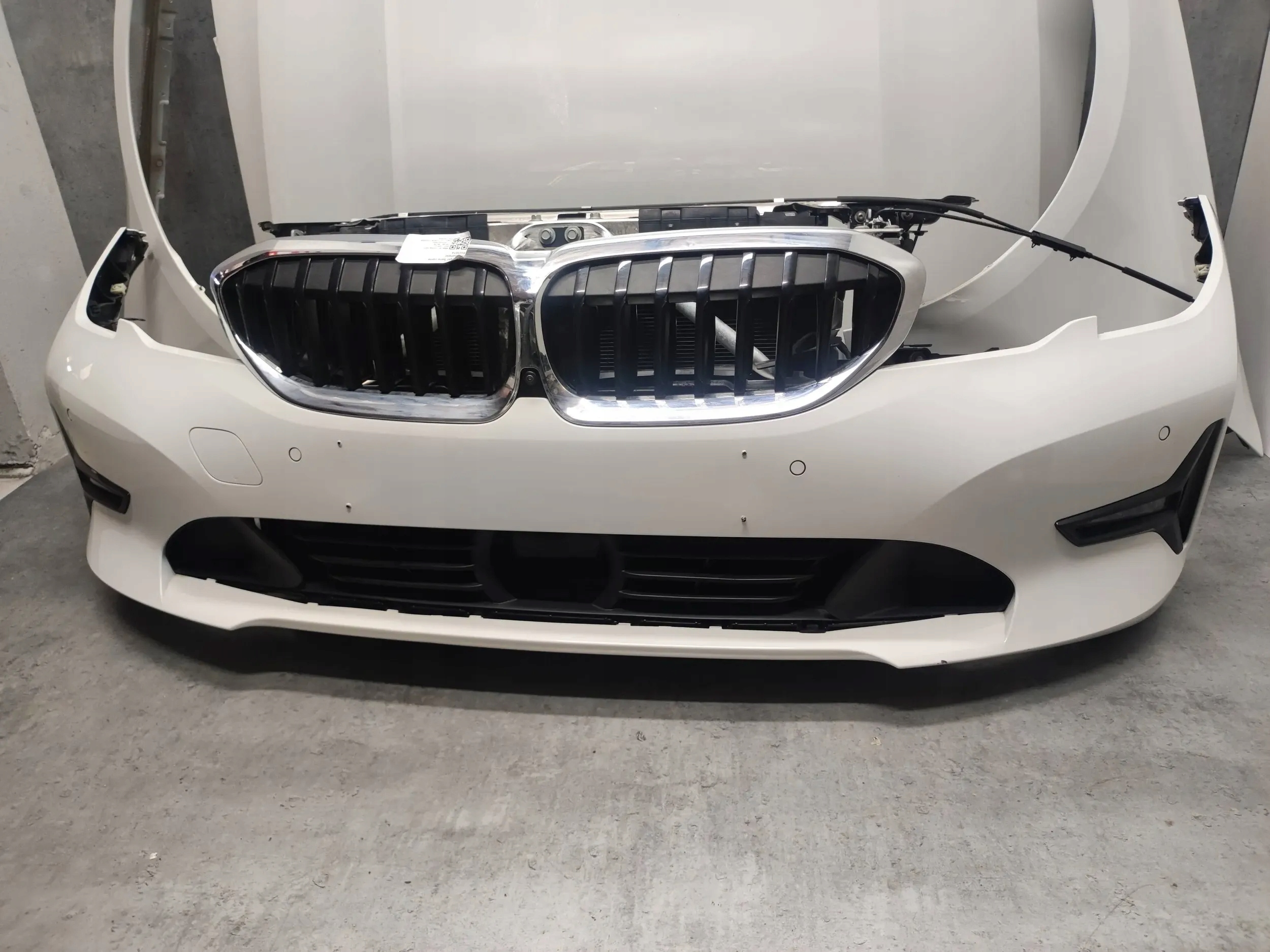 Maska pas chłodnice błotniki zderzak BMW 3 G20 G21 2.0i Kolor: A300 Typ samochodu Samochody osobowe