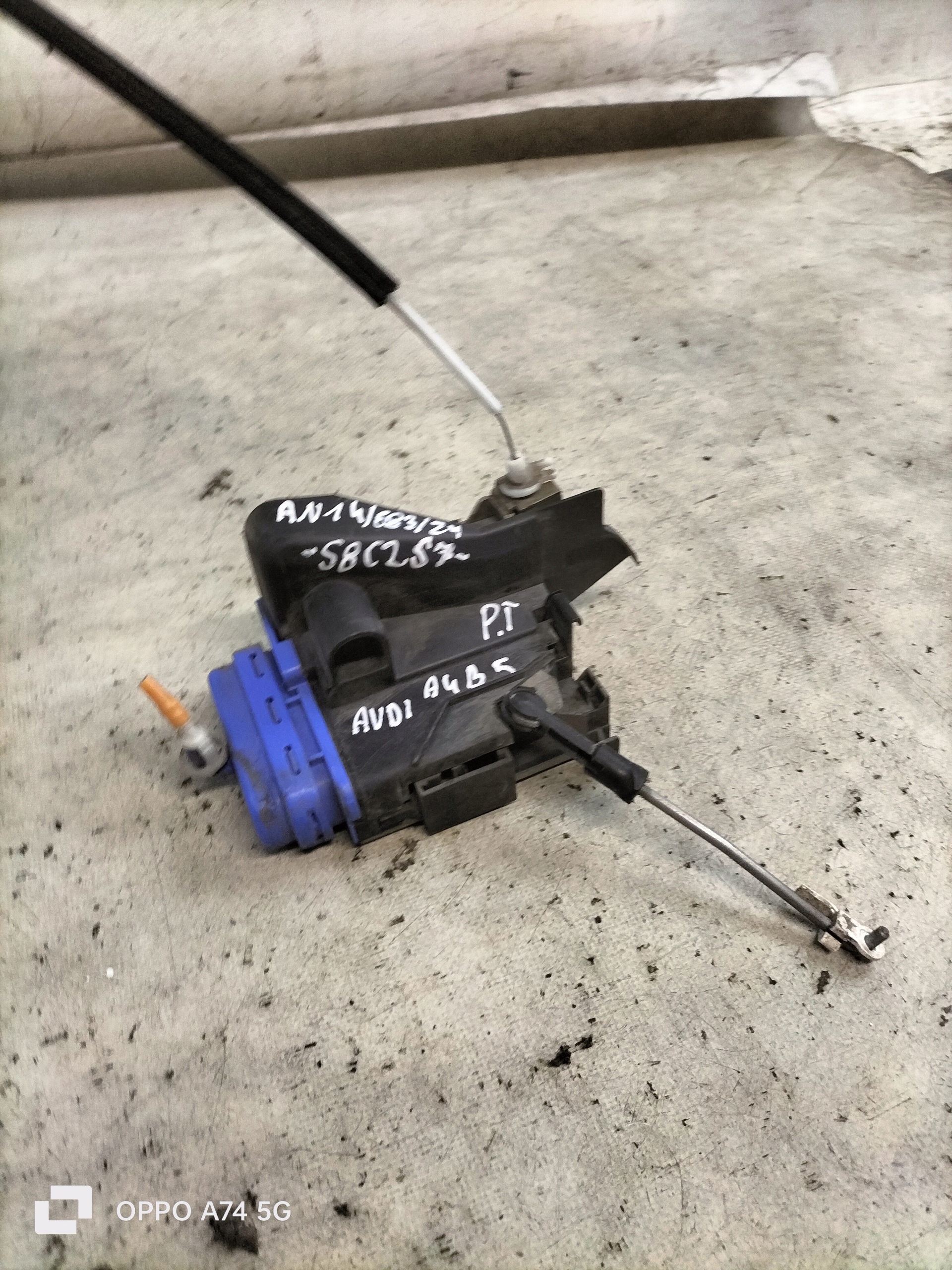AUDI A3 8L A4 B5 lock door right rear part 8D0839016A