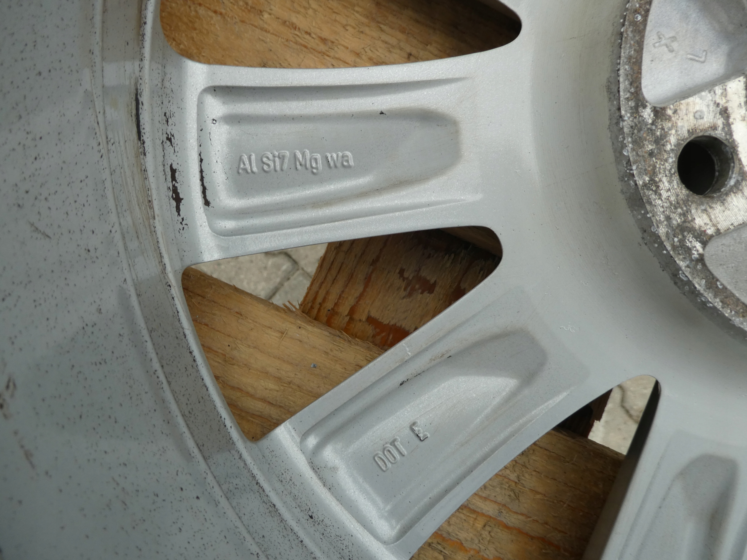 4X discs aluminium disc 5N0601025M VW 5X112