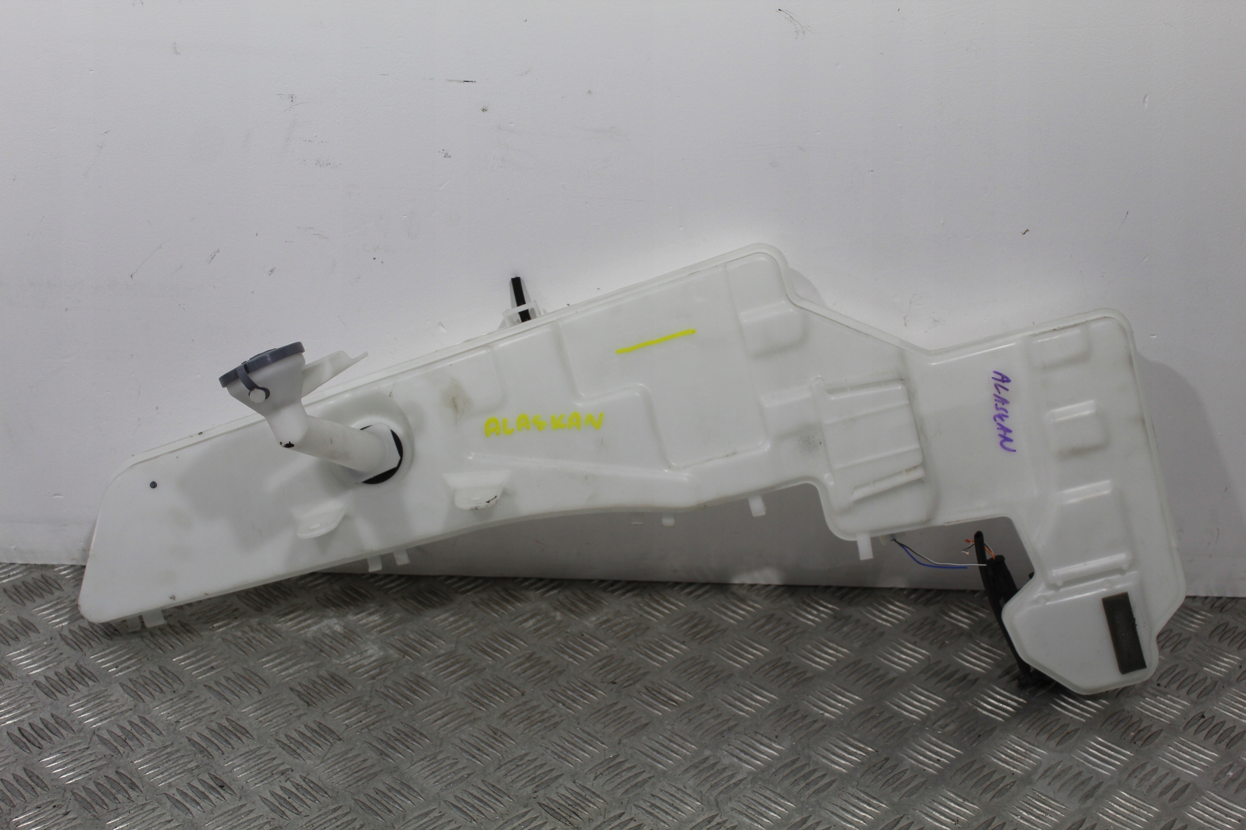 washer fluid tank RENAULT ALASKAN