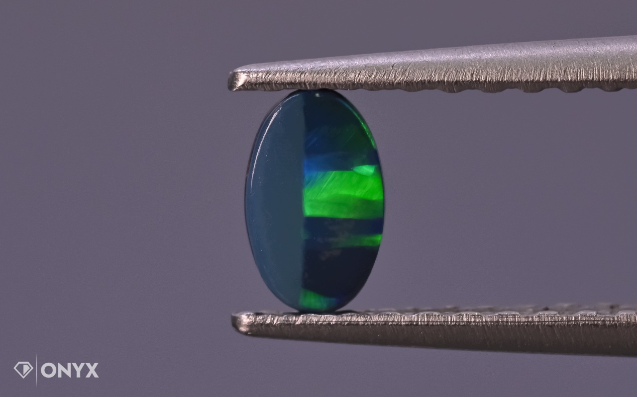 Australský opál, konvexní dubletová deska, ovál, 5 x 3 mm