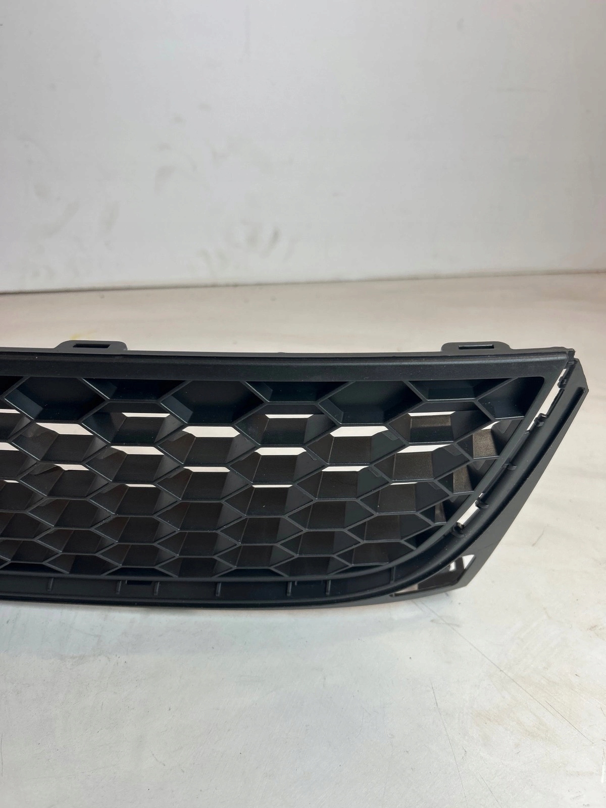 Lüftungsgitter mitte der Stoßstange Volkswagen Golf VI GTI 5K0