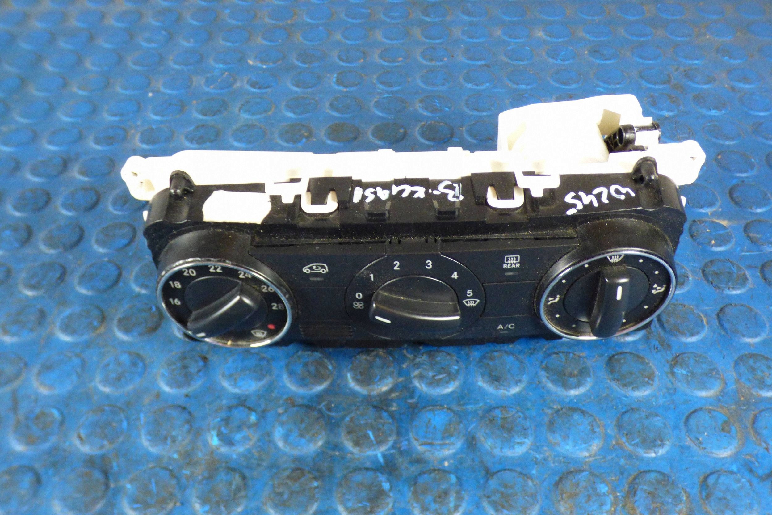 Mercedes B-Klasa W245 Unite commande clima A1699000900