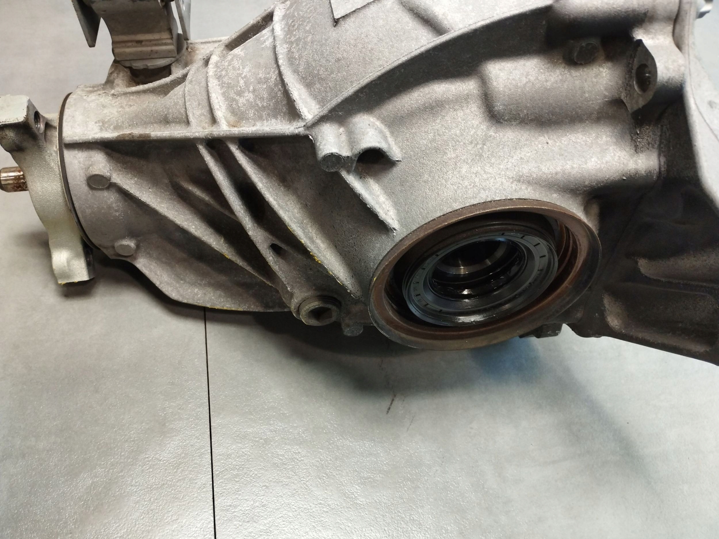 Mercedes-Benz E W213 2018 diff differential rear part 2133503512
