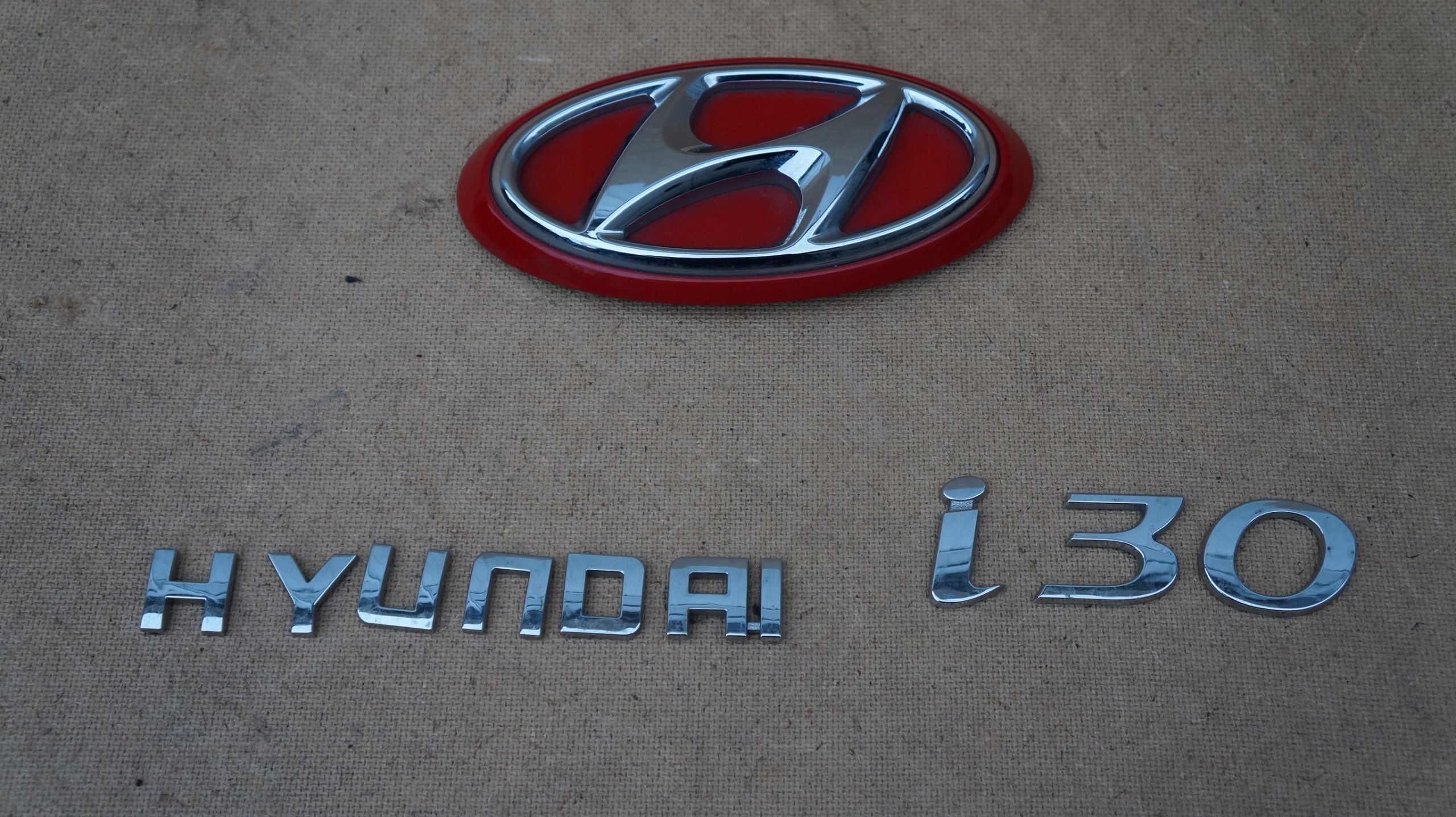 HYUNDAI I30 EMBLEMAT LOGO ZNACZEK KLAPY NAPIS za 150 zł z Wielkopolska ...