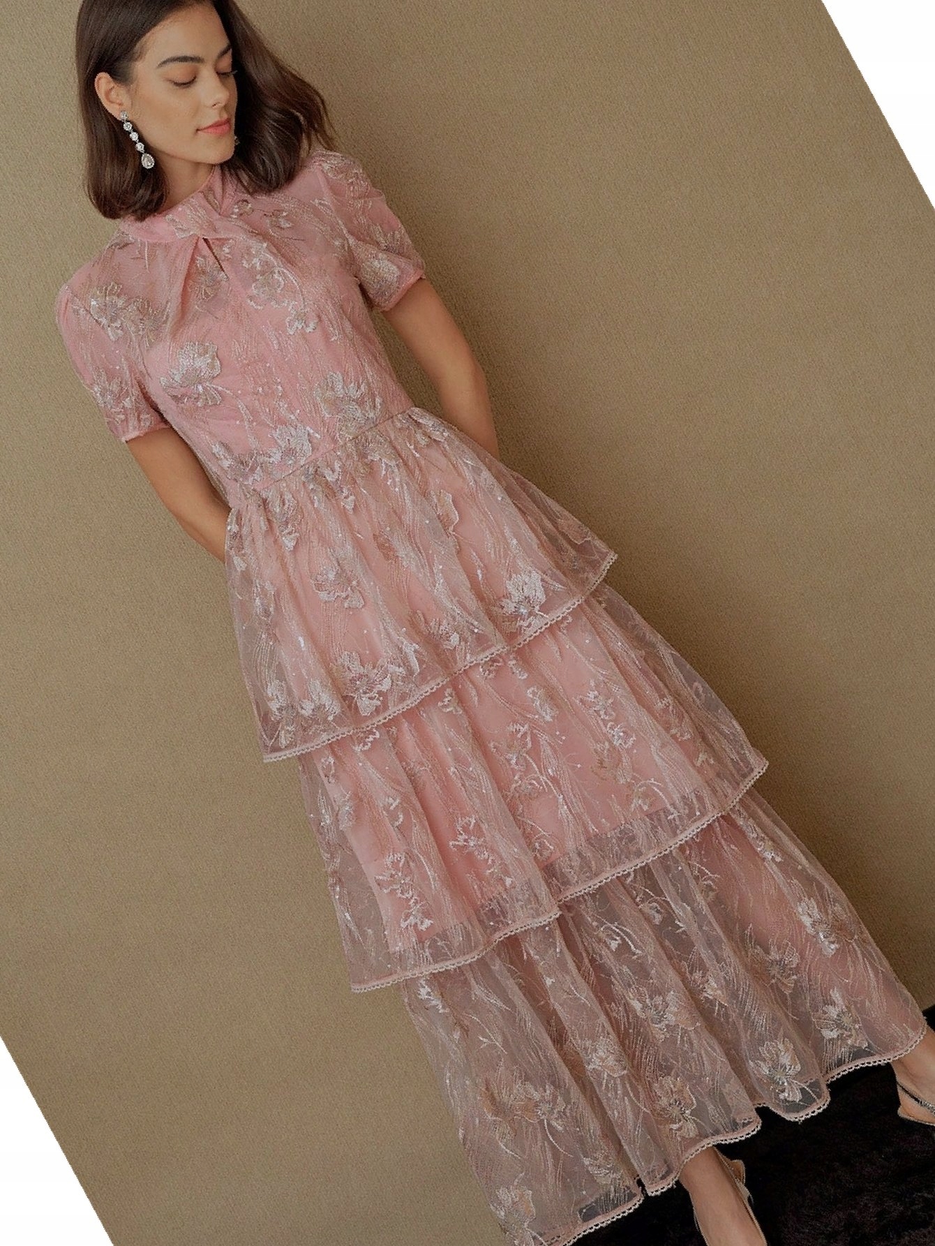 Šaty s flitry Motf Premium Tylová Balová s vyšívanými květy Xs