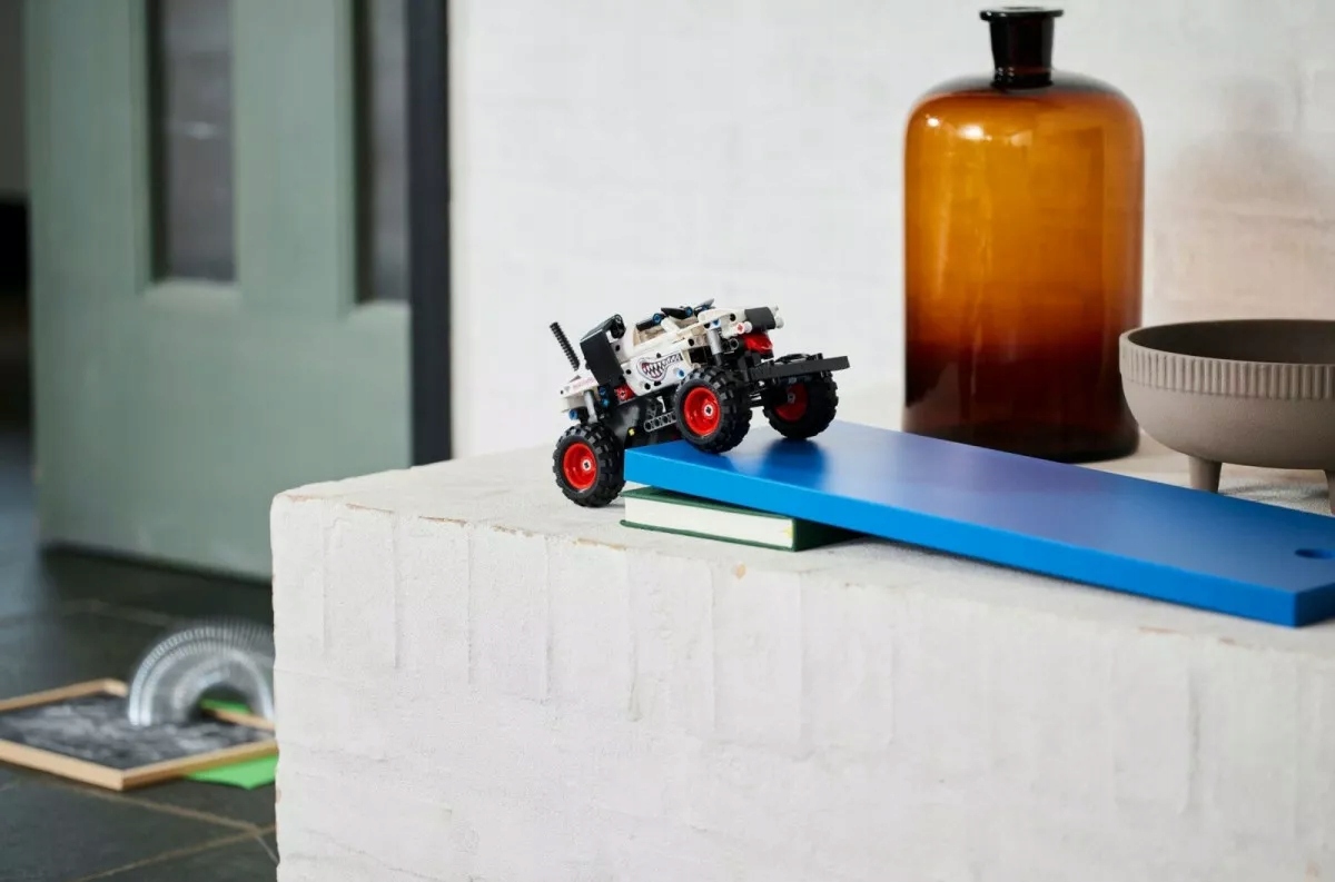 LEGO TECHNIC KLOCKI LEGO MONSTER TRUCK ZESTAW 2w1 WYSOKA JAKOŚĆ DETALI Bohater brak