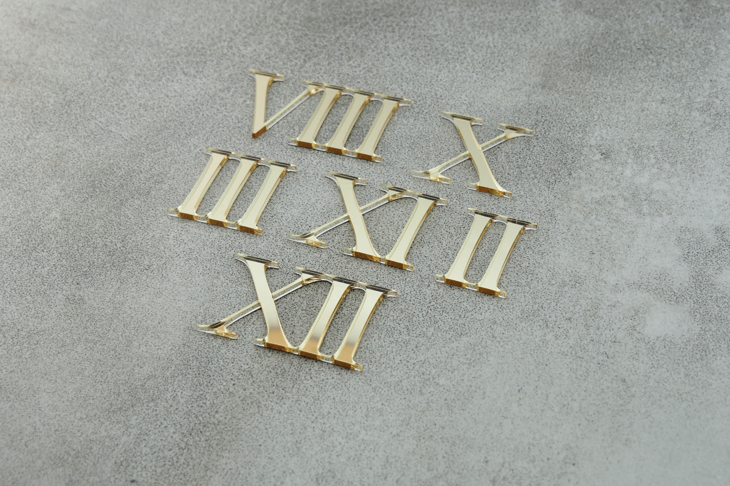 Cyfry rzymskie do zegara ściennego - zestaw, cyfry plexi złote lustro Stan opakowania oryginalne