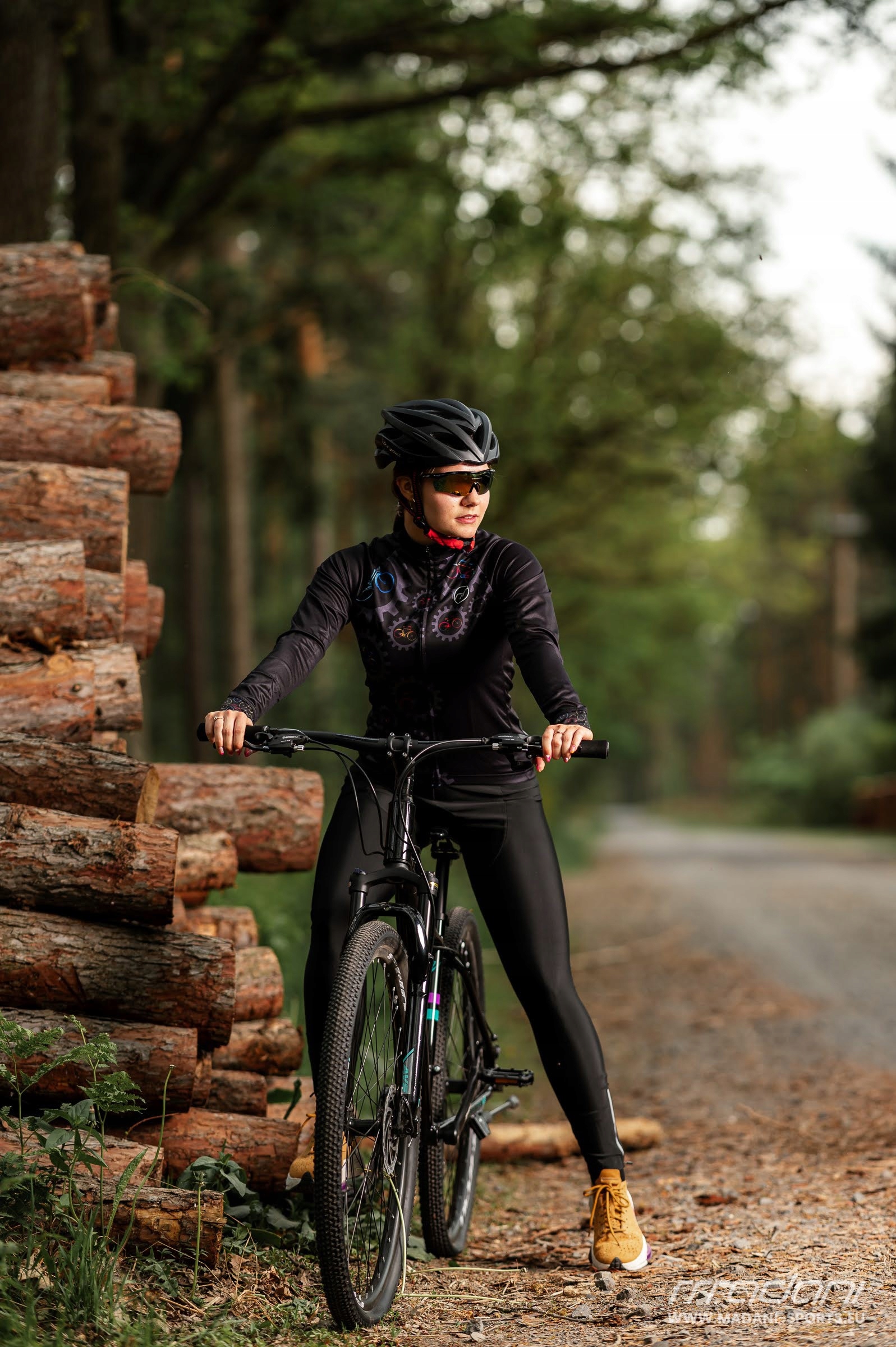 Madani: koszulka rowerowa damska CLOCK, r. L Właściwości antybakteryjne elementy odblaskowe ochrona UV oddychające odprowadzające wilgoć szybkoschnące