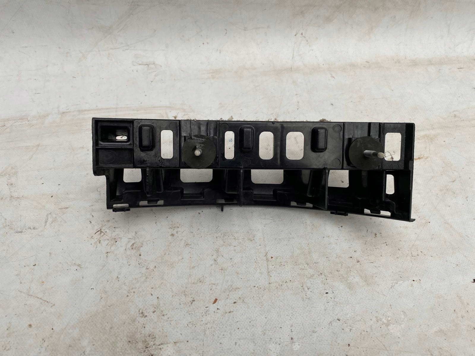 MERCEDES E -KLASA W212 bumper bracket right rear part