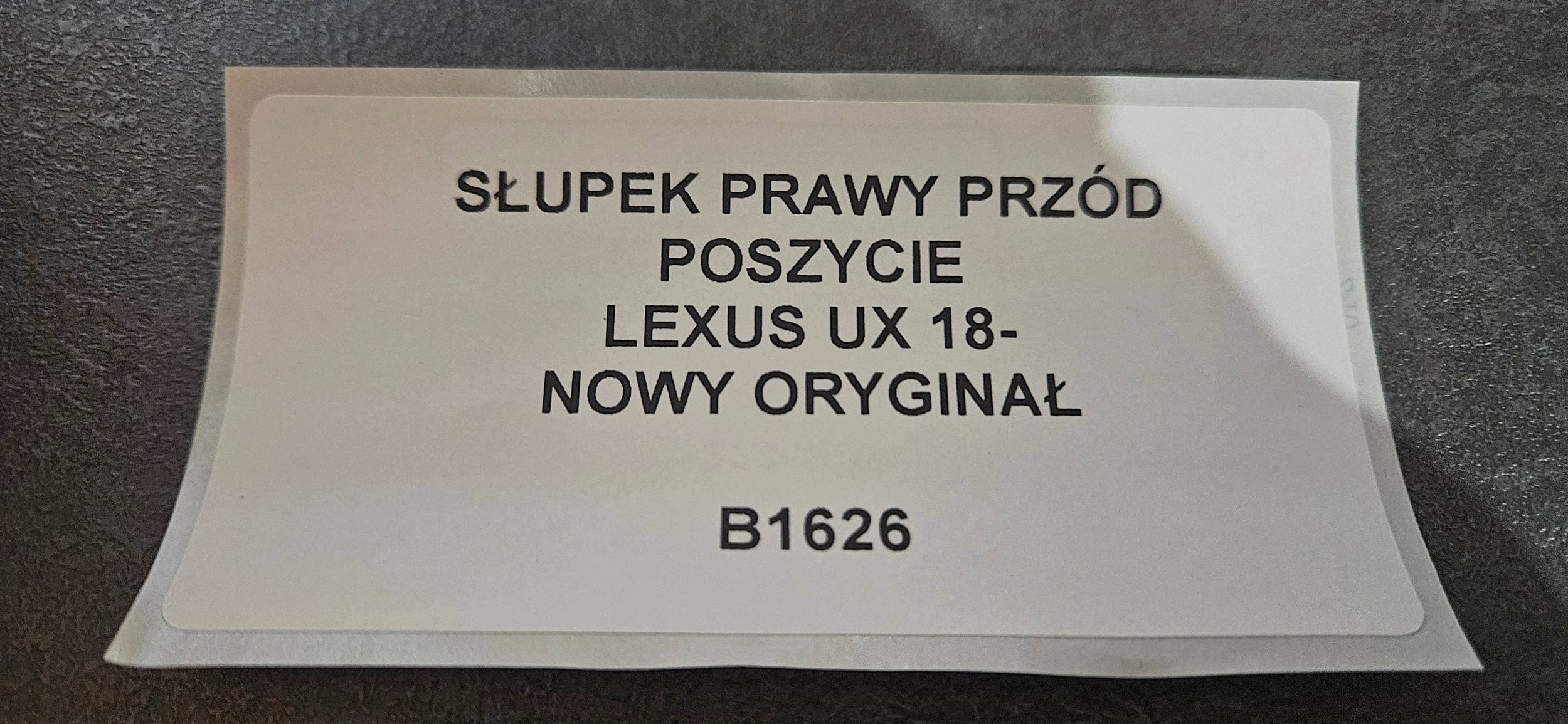 lišta sloupku B pravá strana Lexus UX
