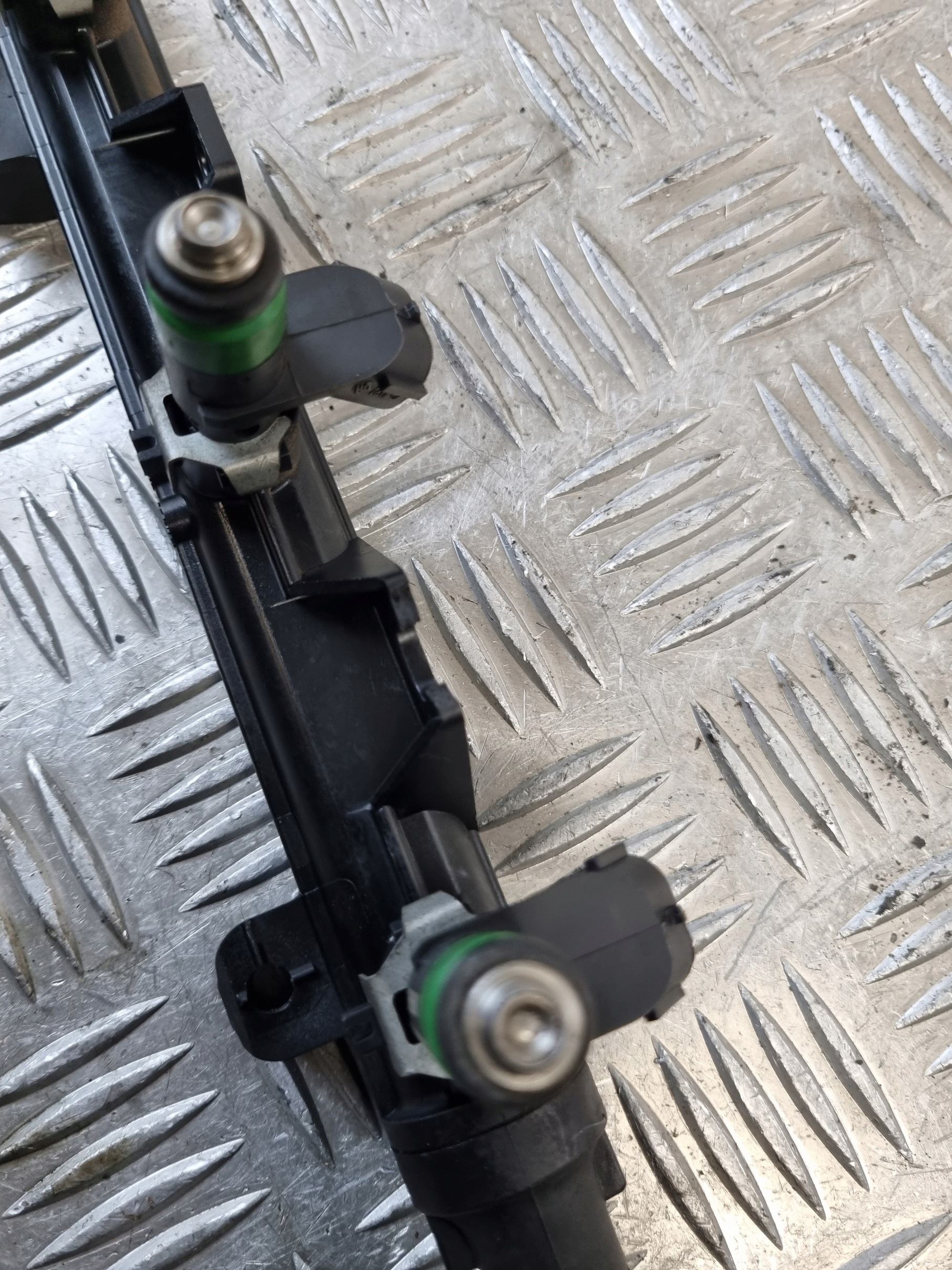 kraftstoffverteiler einspritzleiste VW POLO IV 1.2B