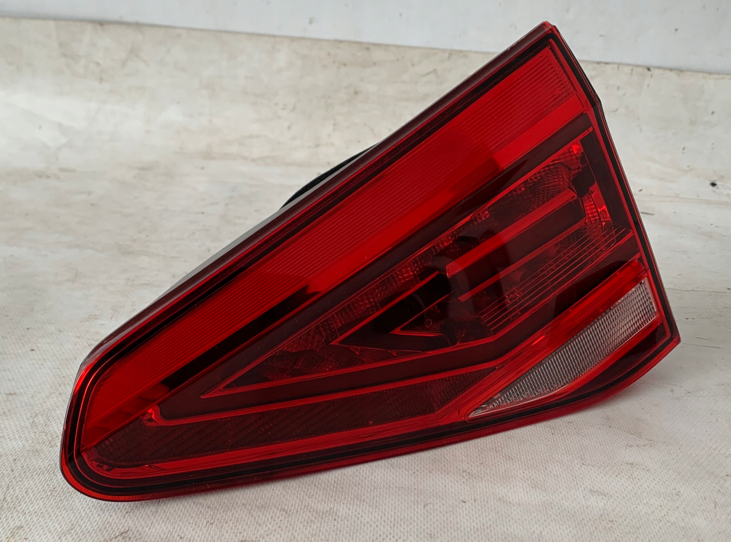 light right bonnet rear part VW TOURAN II 5TA 5TA945308A