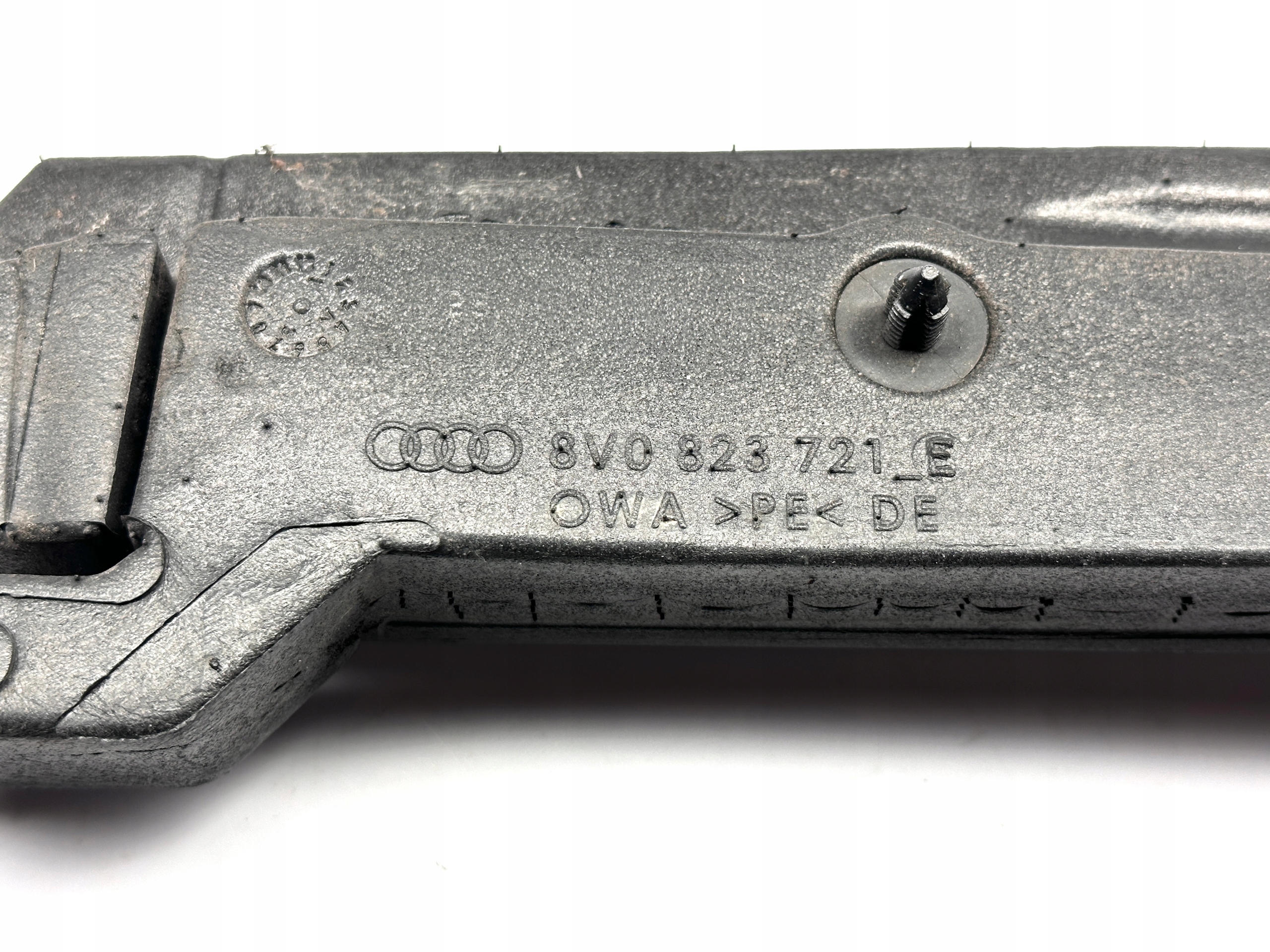 AUDI A3 S3 8V fedél hangszigetelő sárvédöt 8V0823721E