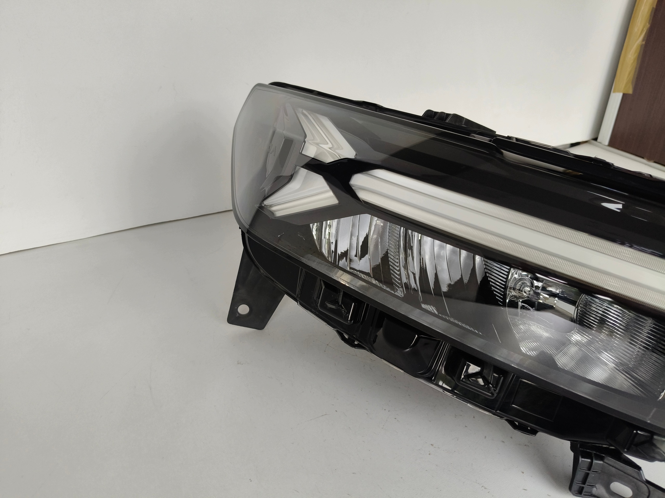 light right REFLEKTOR DACIA DUSTER III 24- FULL LED