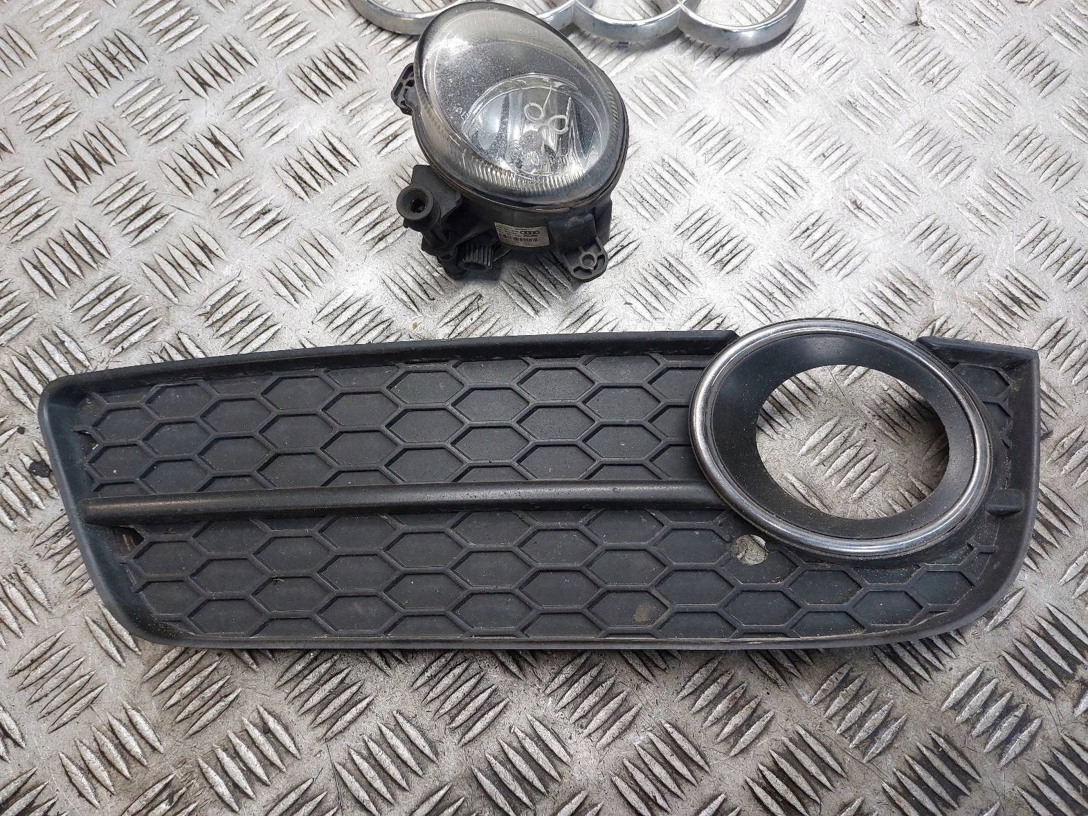 fog light right + grid + EMBLEMAT AUDI A5 8T 8T0807681 8T0941699