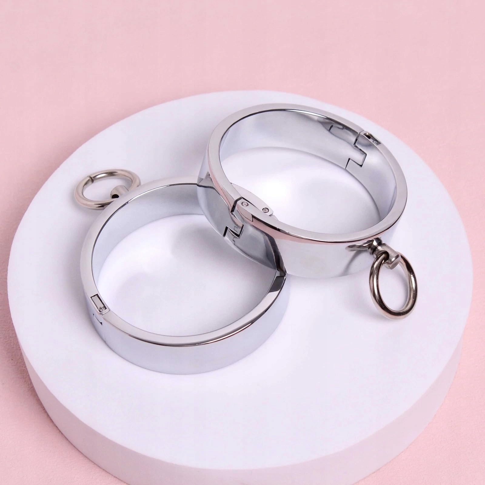 METALL ZESTAW KAJDANKI NA NOGI Z O-RINGIEM DO BONDAGE DLA MĘŻCZYZN I KOBIET — miniatura 7