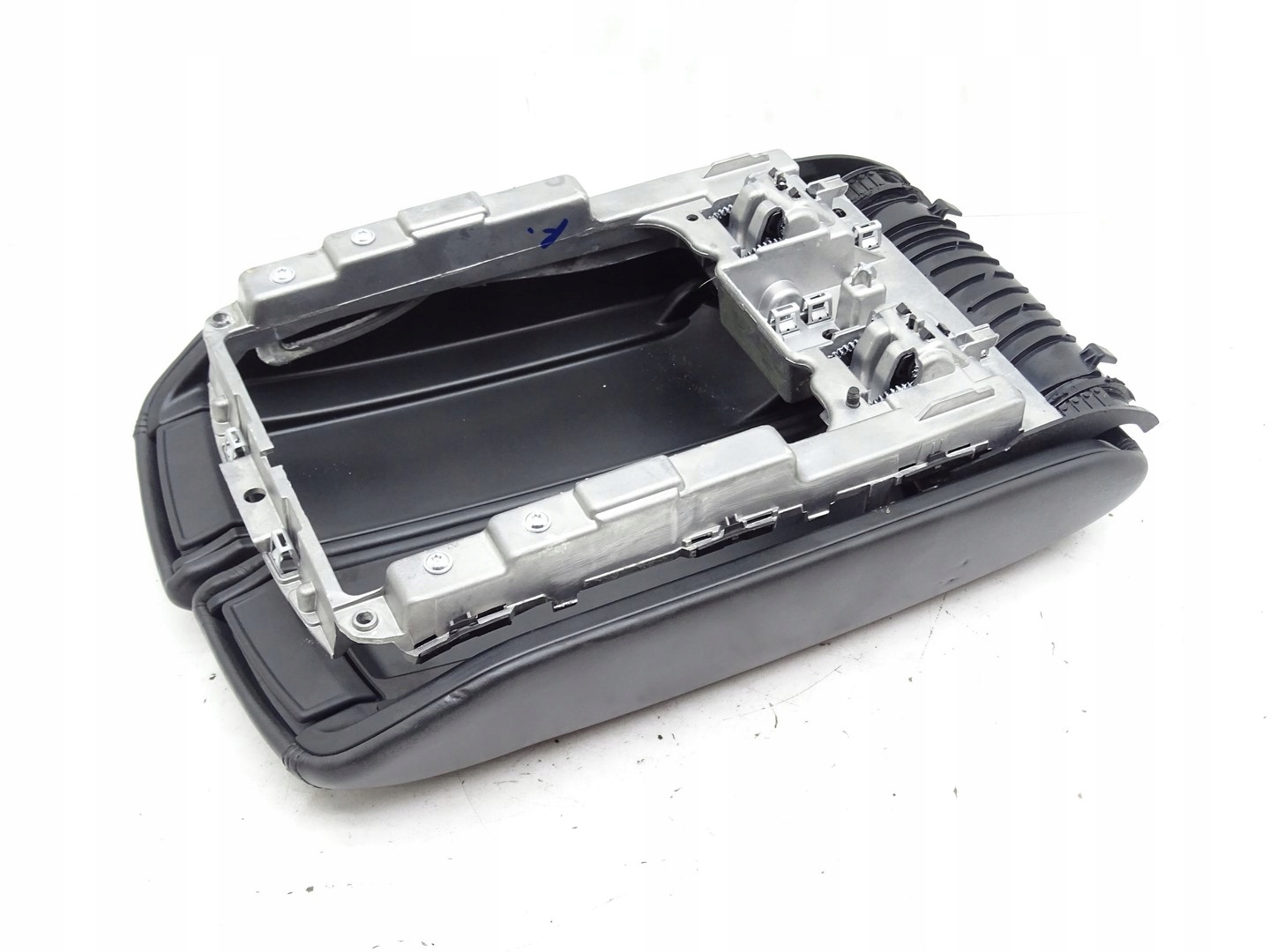 armrest central TUNELU black leather DZIELONY AUDI A8 S8 D4 4H