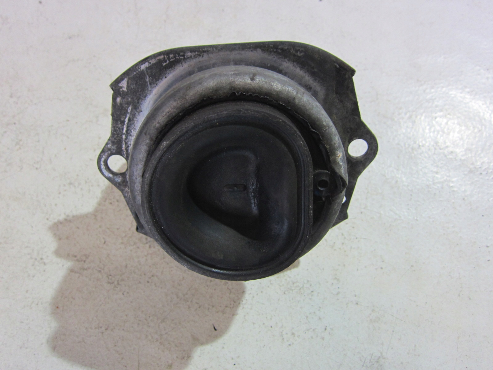 BMW X5 E70 3.0 N52 N55 engine mount 6780259