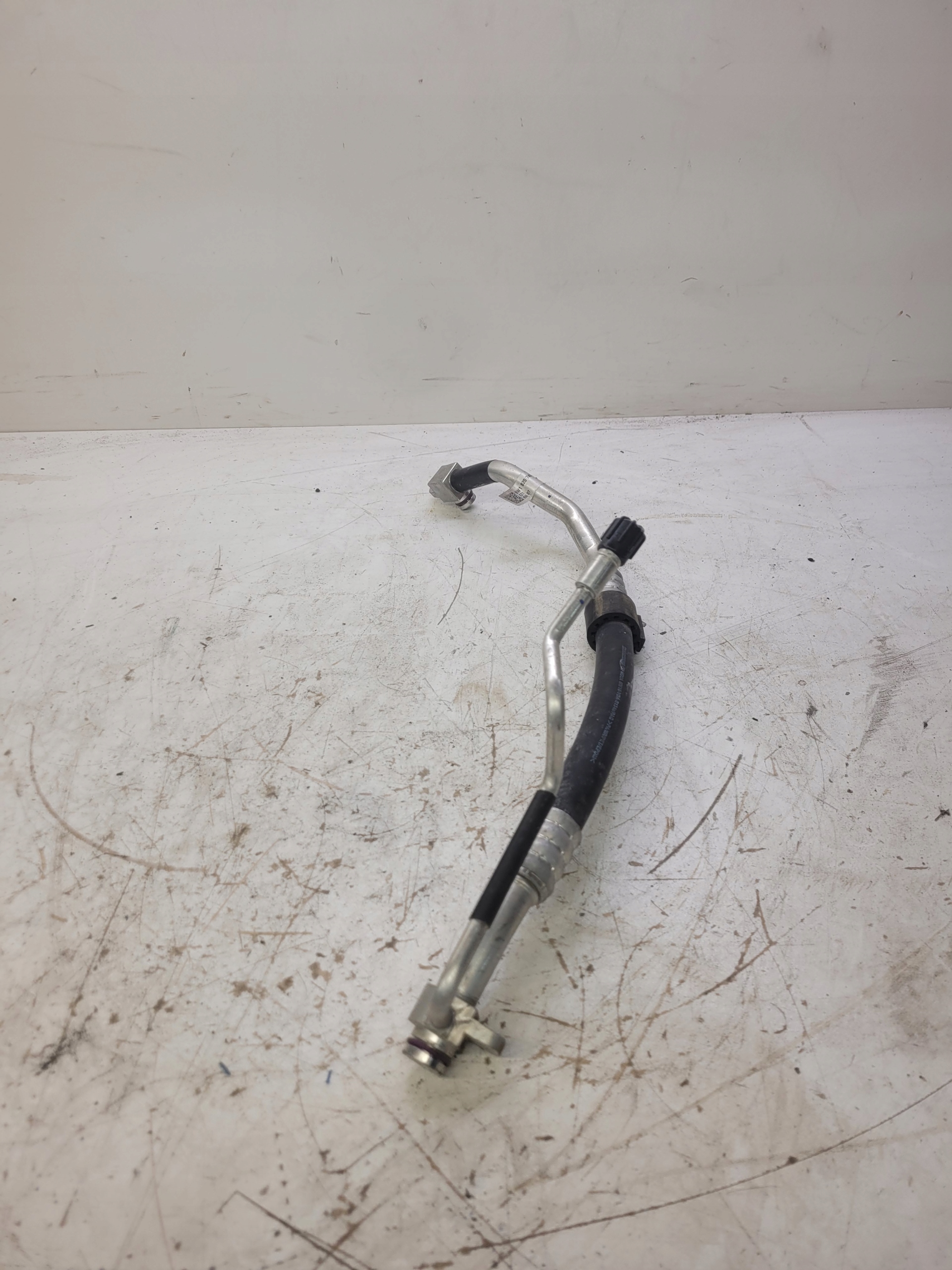 vedení hadice klimatizaci AUDI A4 B9 A5 8W1820740F