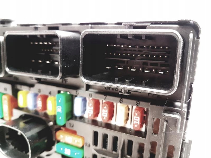 OE PSA SKRZYNKA BEZPIECZNIKÓW PEUGEOT 206 RC Waga produktu z opakowaniem jednostkowym 2 kg