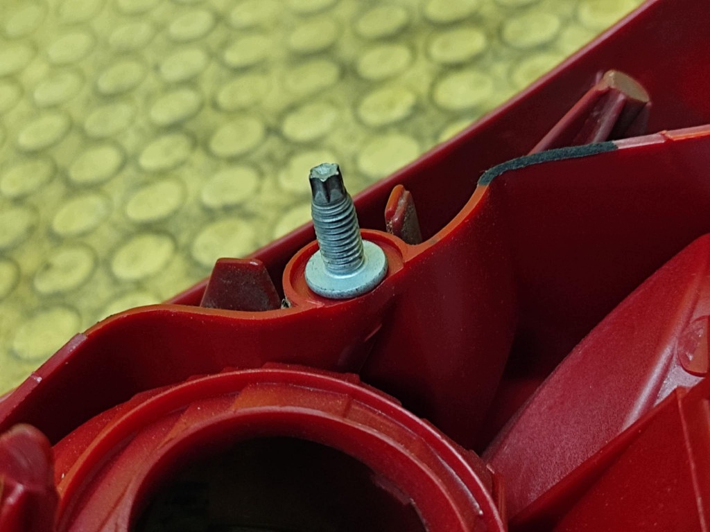 PEUGEOT 307 light left rear part